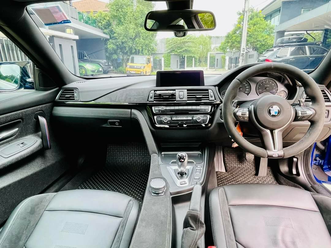 2018 BMW M4 สีน้ำเงิน (รูปที่ 8)