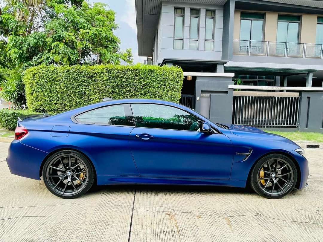 2018 BMW M4 สีน้ำเงิน (รูปที่ 11)