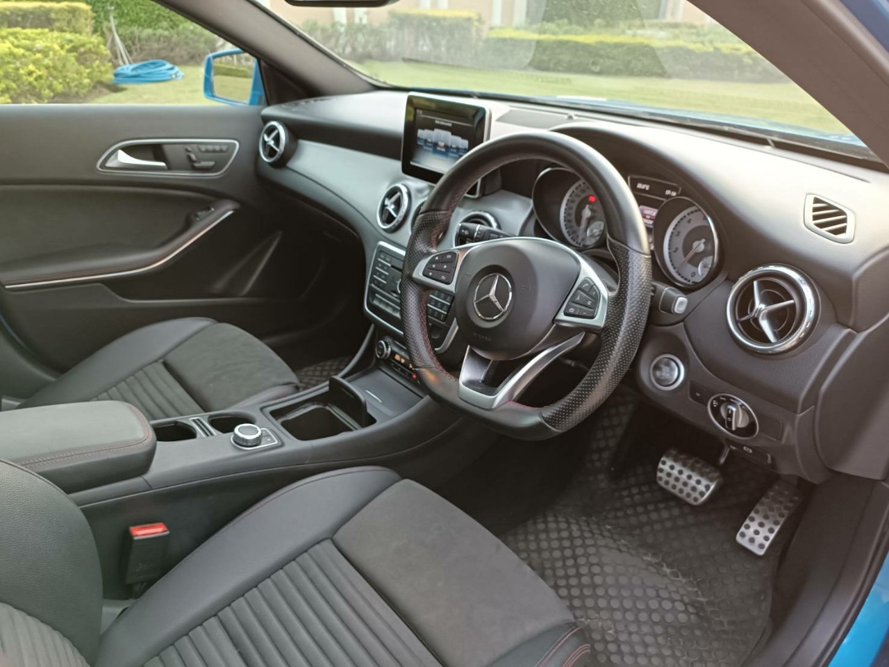 2017 Mercedes-Benz GLA-Class X156 GLA200 สีฟ้า (รูปที่ 9)