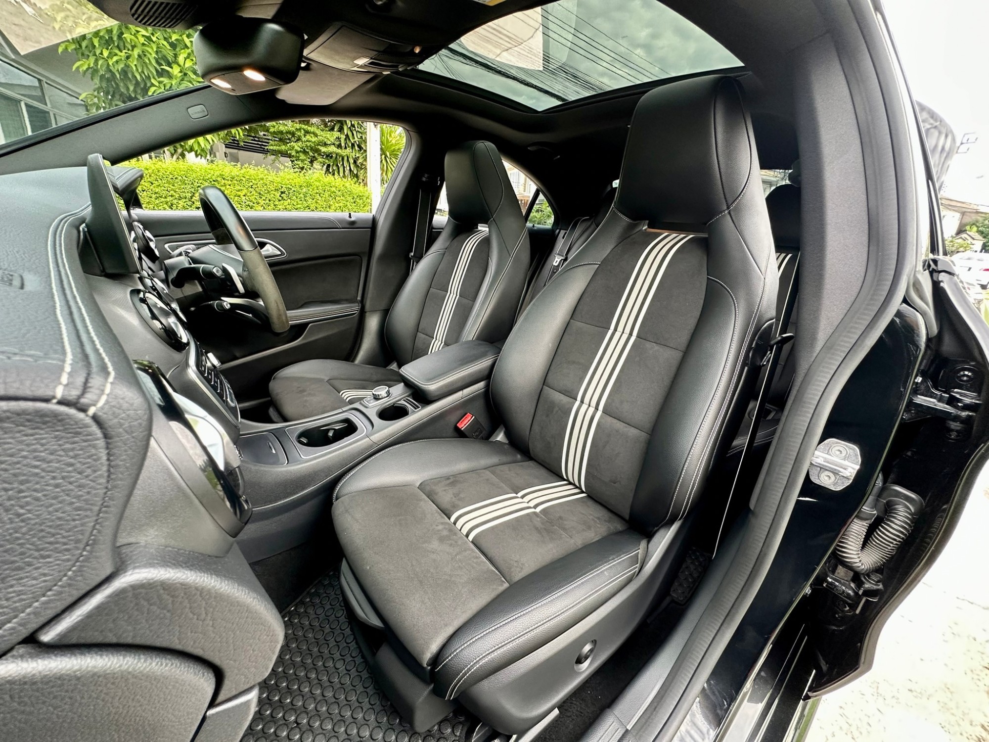 2018 Mercedes-Benz CLA-Class C118 CLA250 สีดำ (รูปที่ 8)