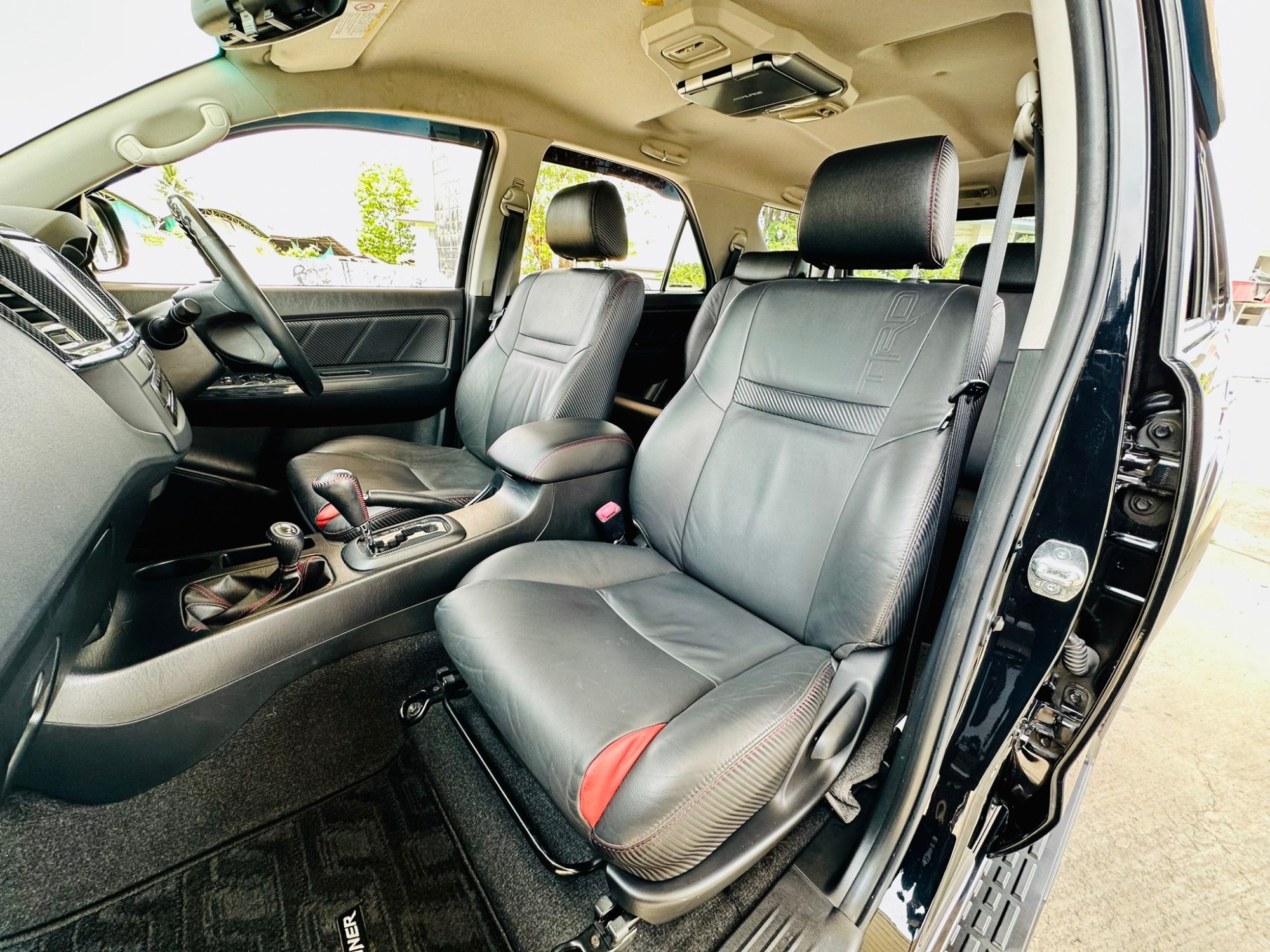 2014 Toyota Fortuner สีดำ (รูปที่ 2)