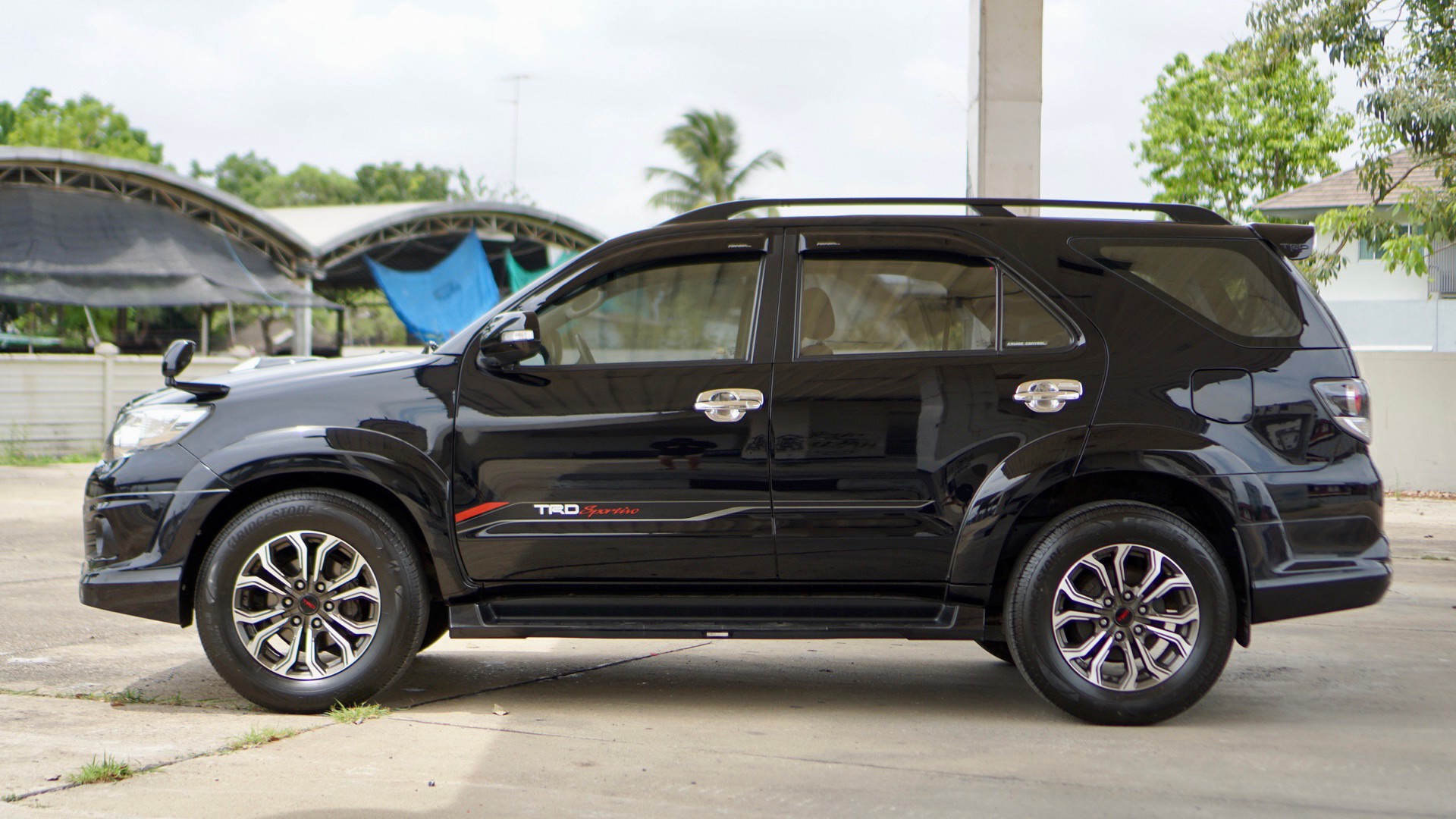 2014 Toyota Fortuner สีดำ (รูปที่ 6)