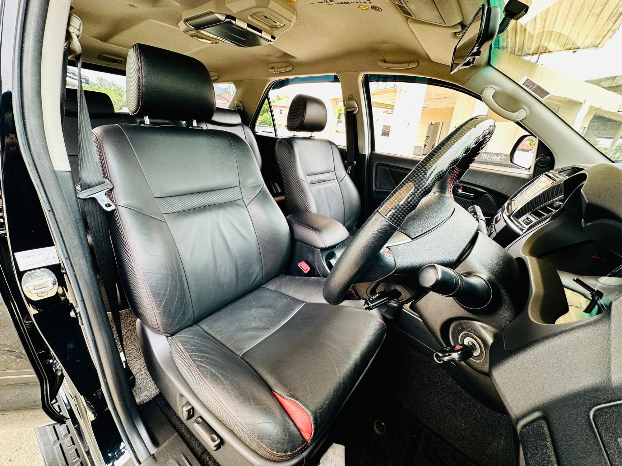 2014 Toyota Fortuner สีดำ (รูปที่ 13)