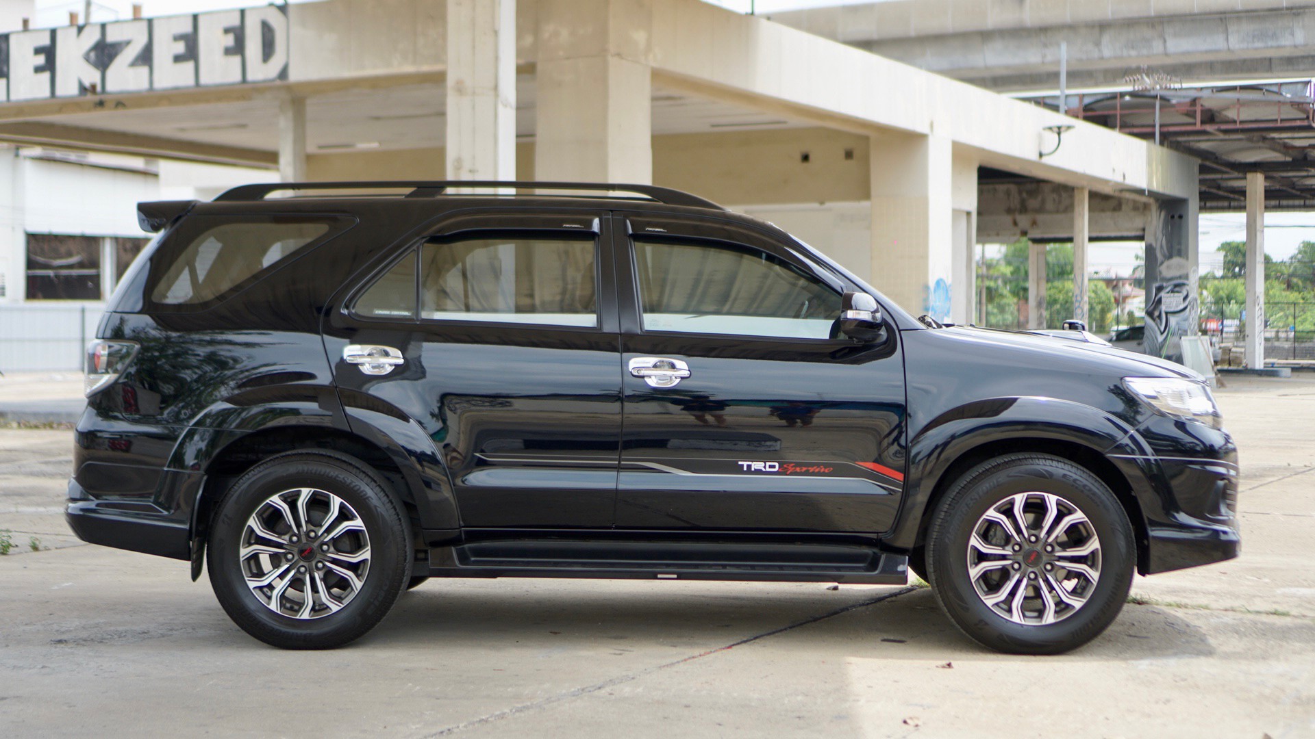 2014 Toyota Fortuner สีดำ (รูปที่ 15)