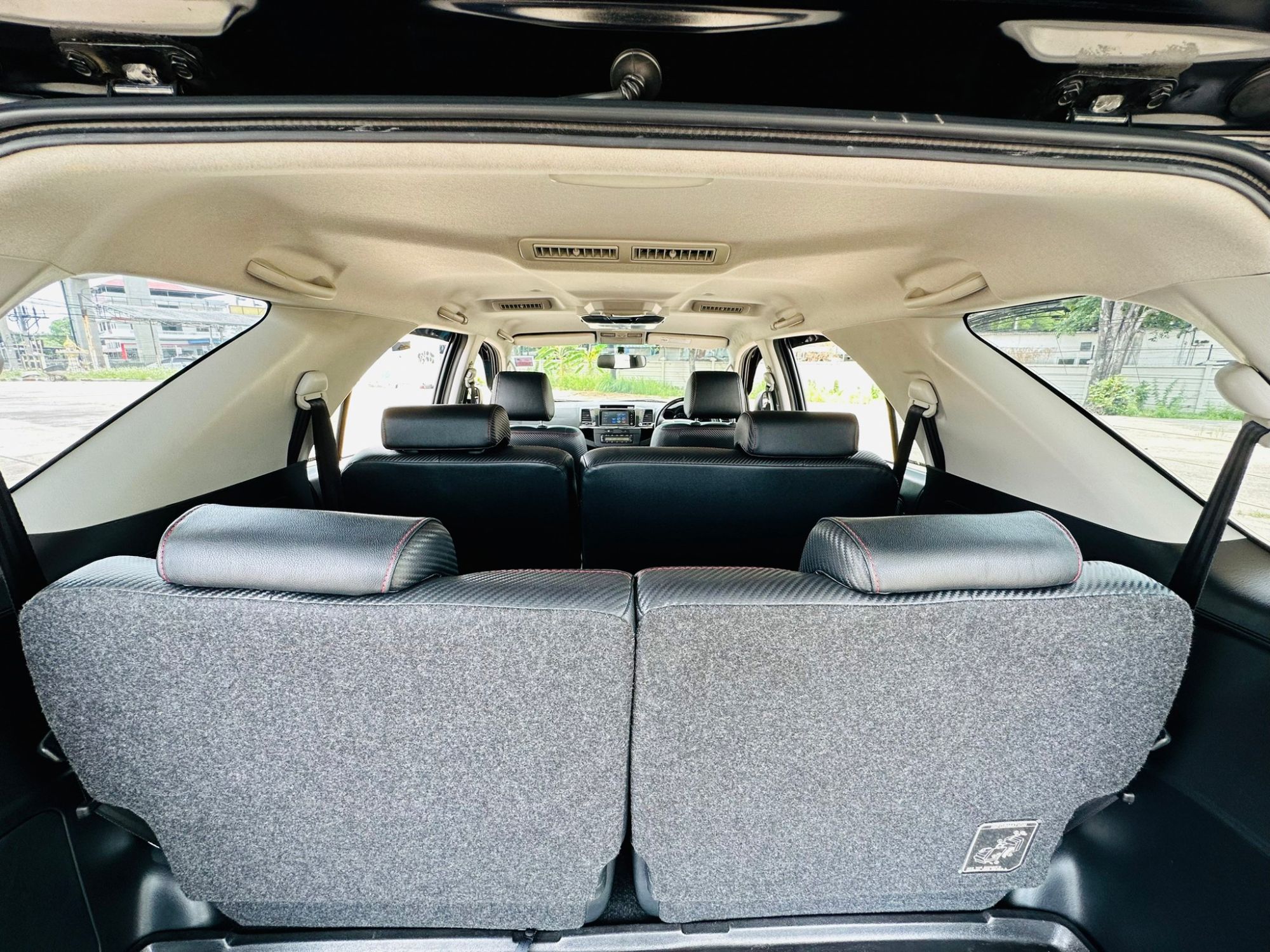 2014 Toyota Fortuner สีดำ (รูปที่ 3)