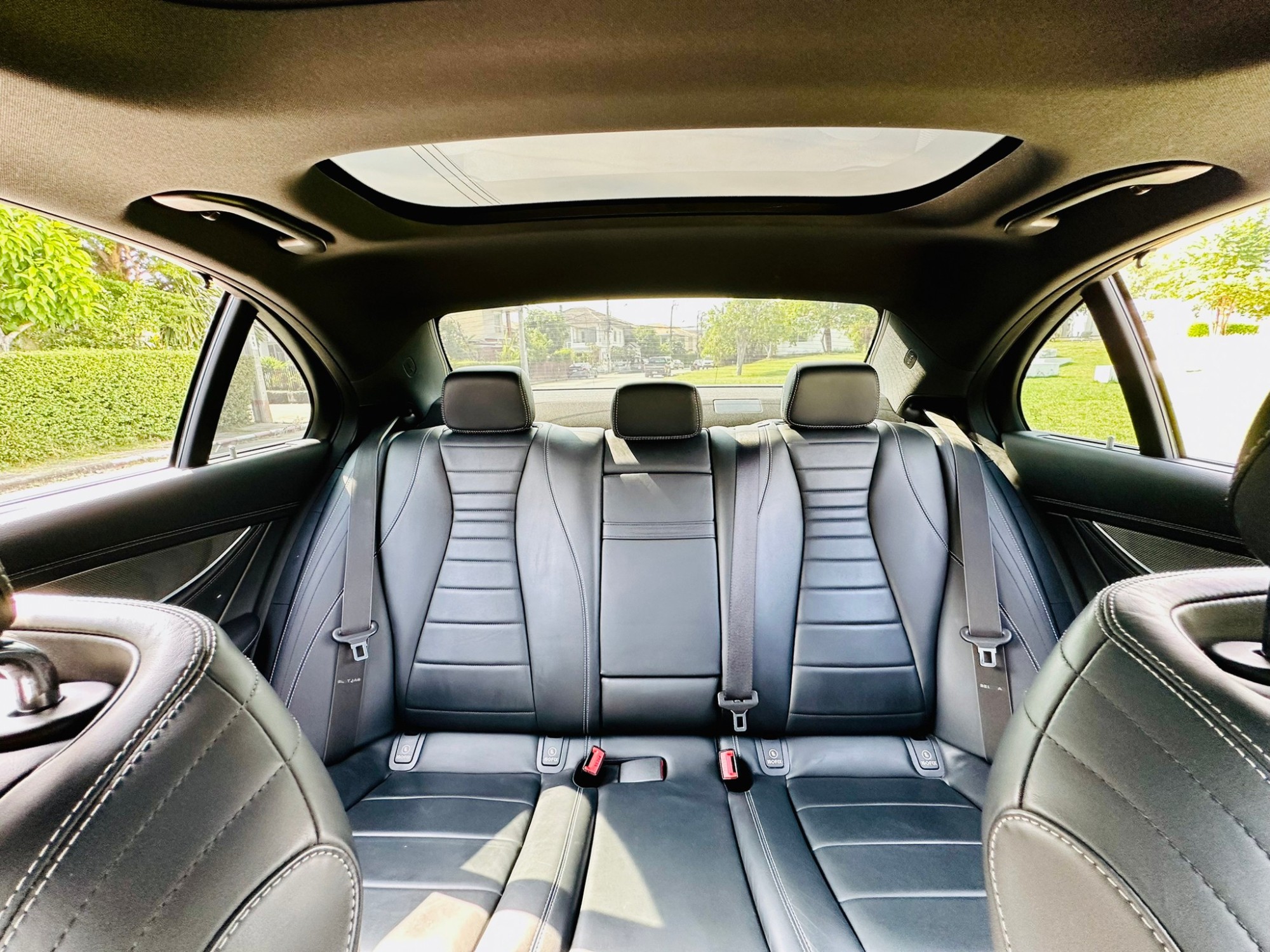 2017 Mercedes-Benz E-Class W212 E350 สีเทา (รูปที่ 5)