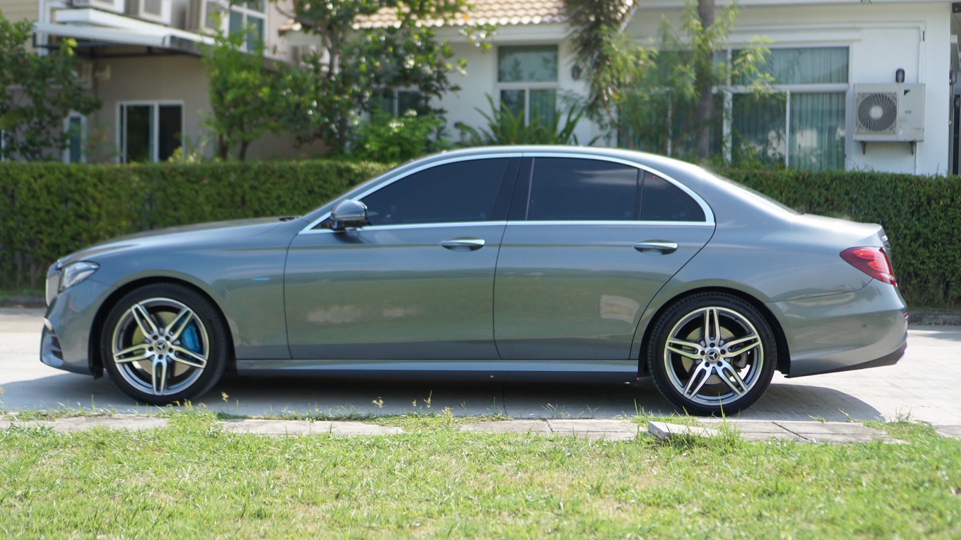 2017 Mercedes-Benz E-Class W212 E350 สีเทา (รูปที่ 14)