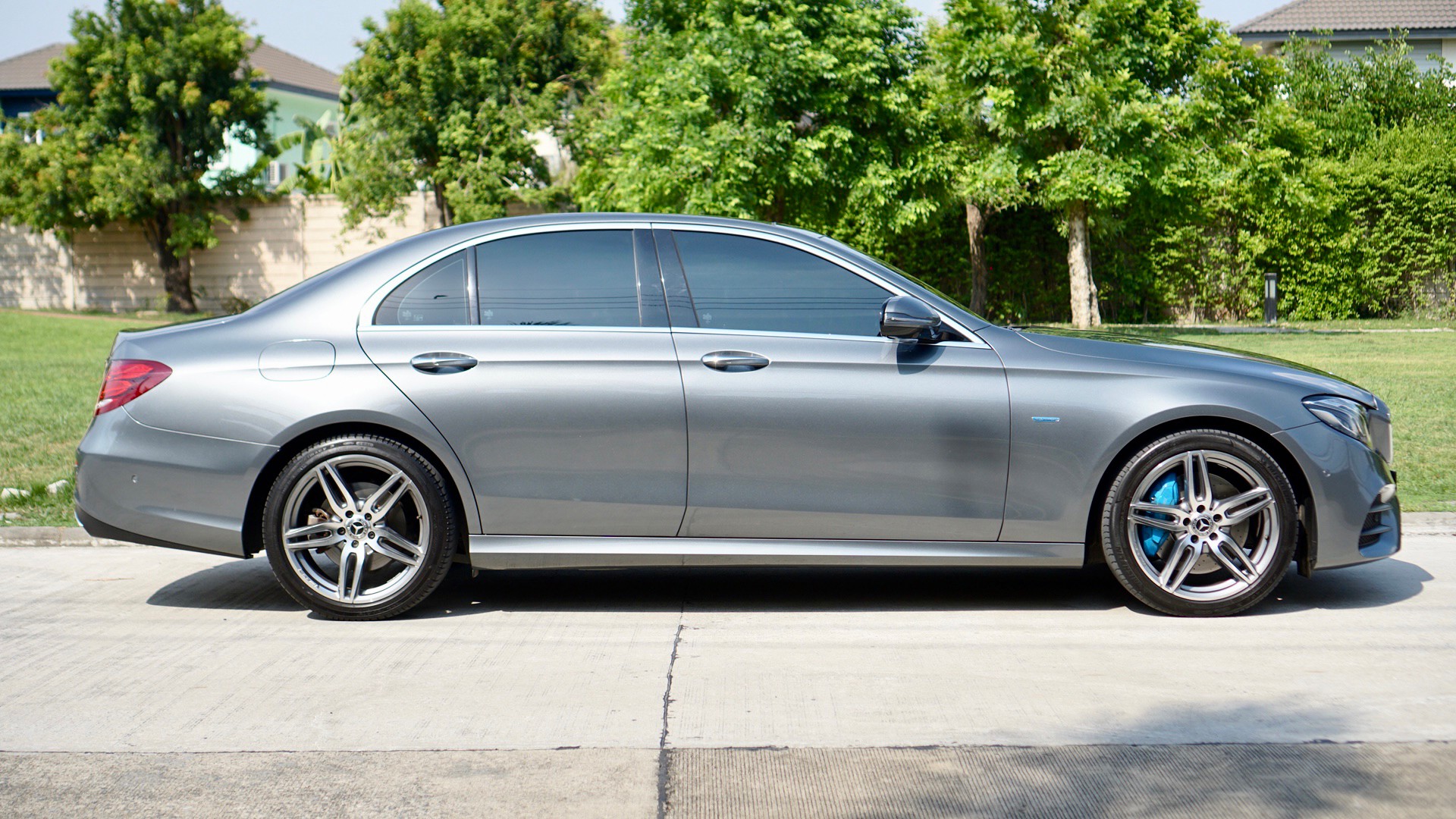 2017 Mercedes-Benz E-Class W212 E350 สีเทา (รูปที่ 17)