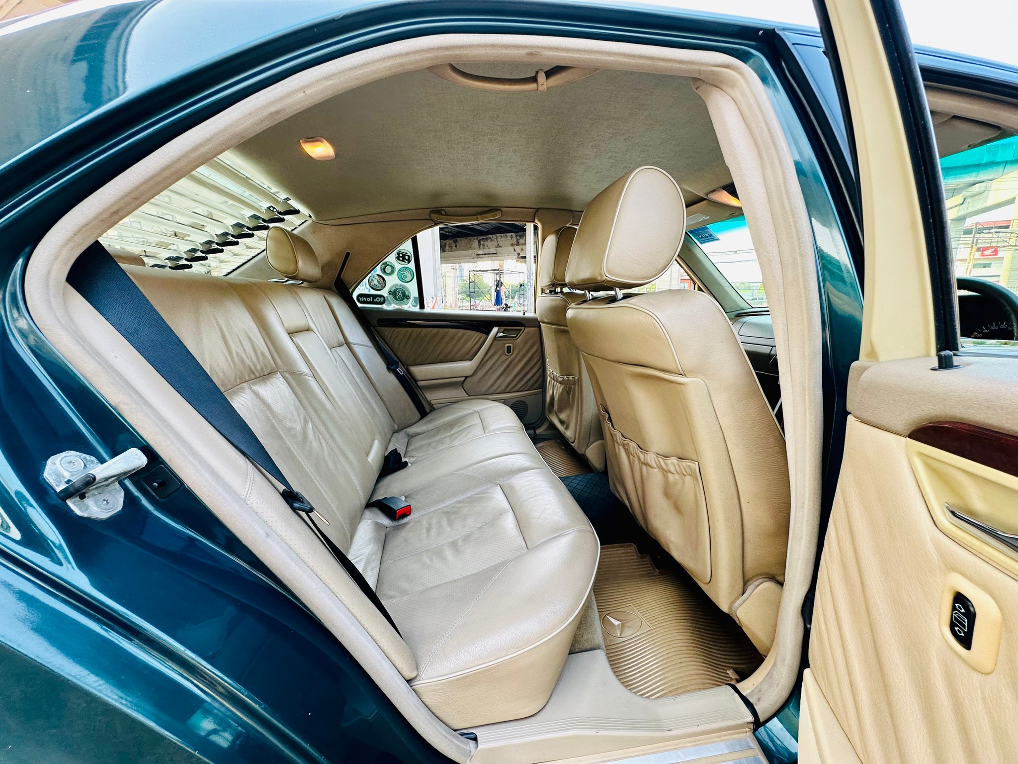 2000 Mercedes-Benz C-Class C220 สีเขียว (รูปที่ 9)