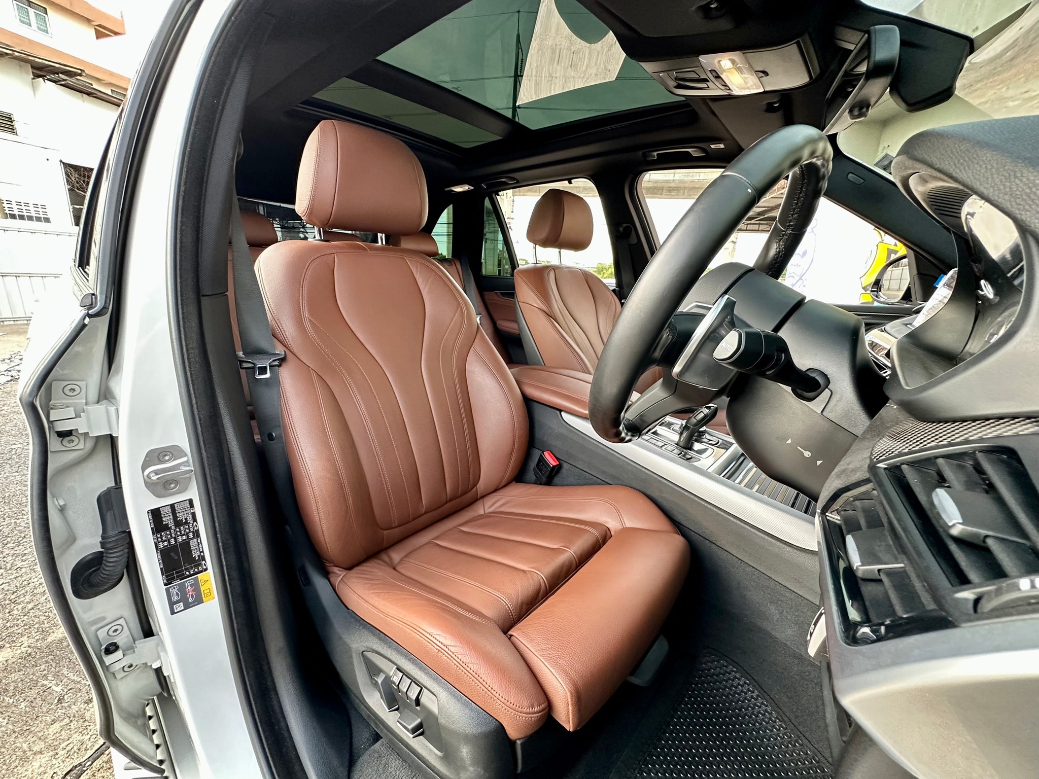 2017 BMW X5 F15 สีขาว (รูปที่ 2)