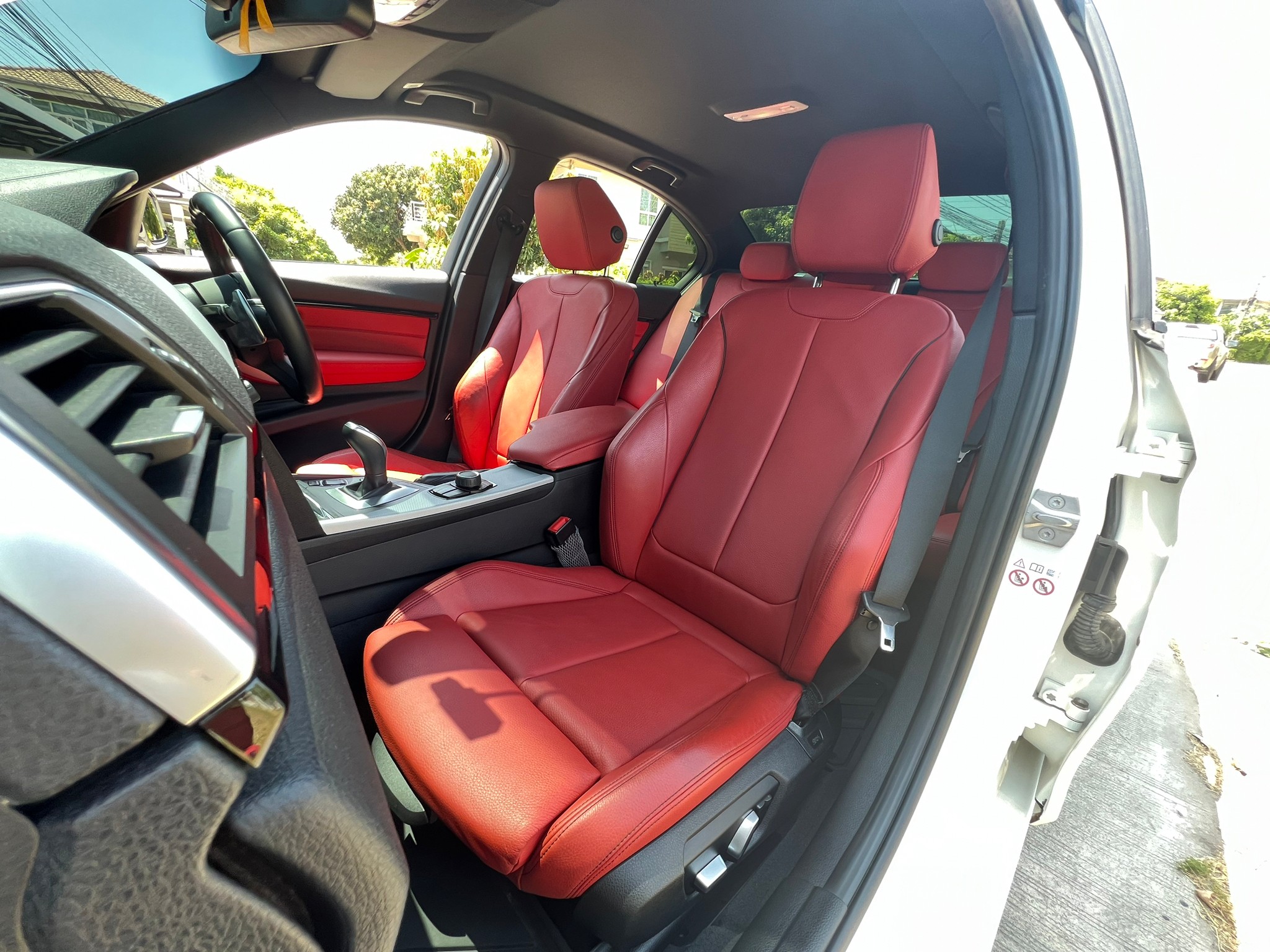 2018 BMW Bmw 320d Msport แท้โรงงาน สีขาว (รูปที่ 3)