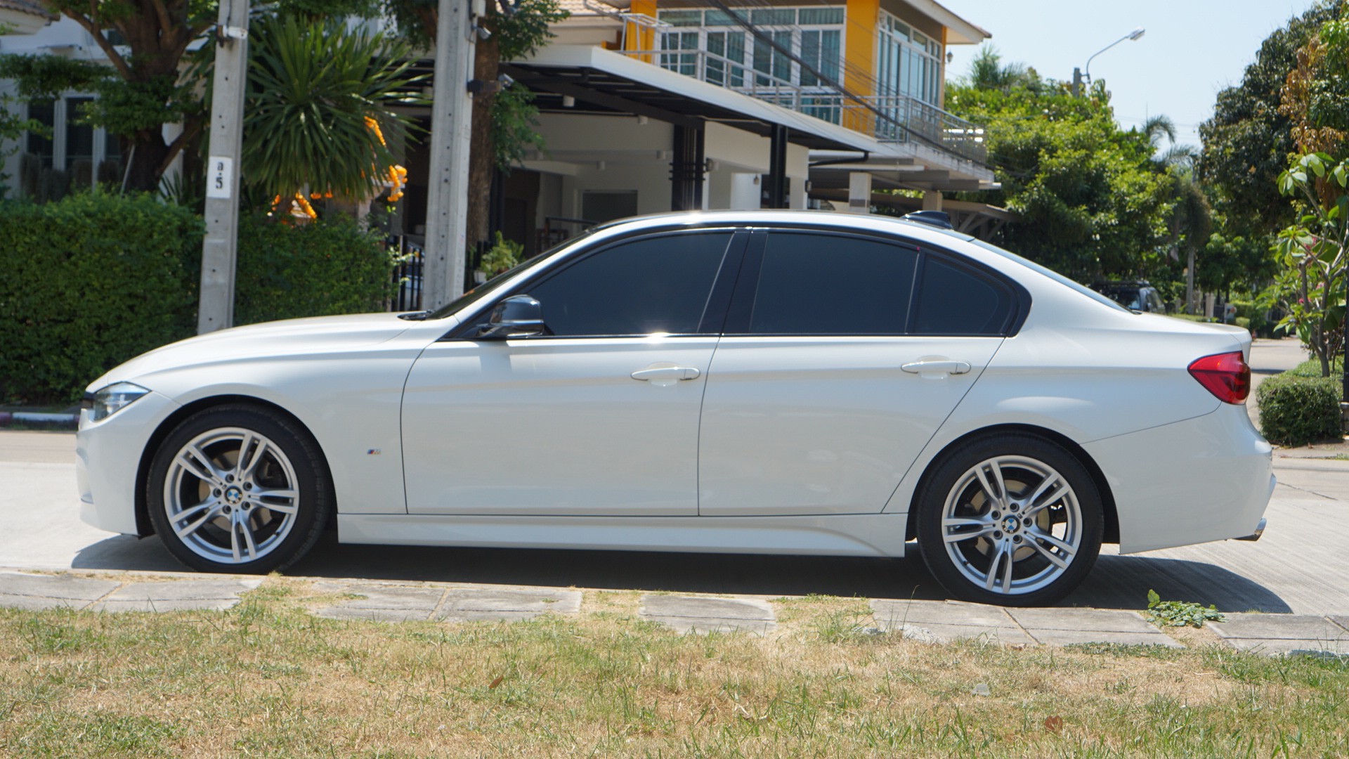 2018 BMW Bmw 320d Msport แท้โรงงาน สีขาว (รูปที่ 5)