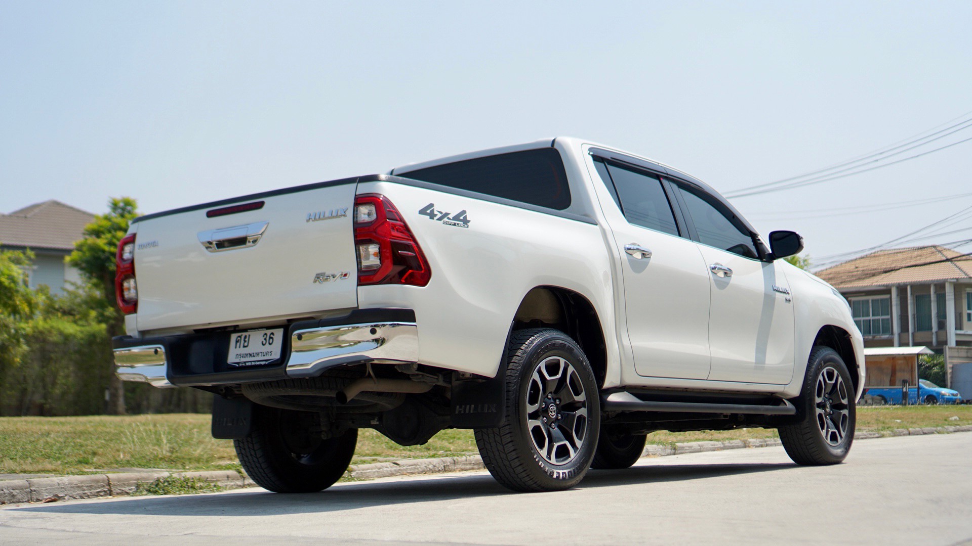 2020 Toyota Revo D-cab 2.8 a/t 4wd สีขาว (รูปที่ 9)