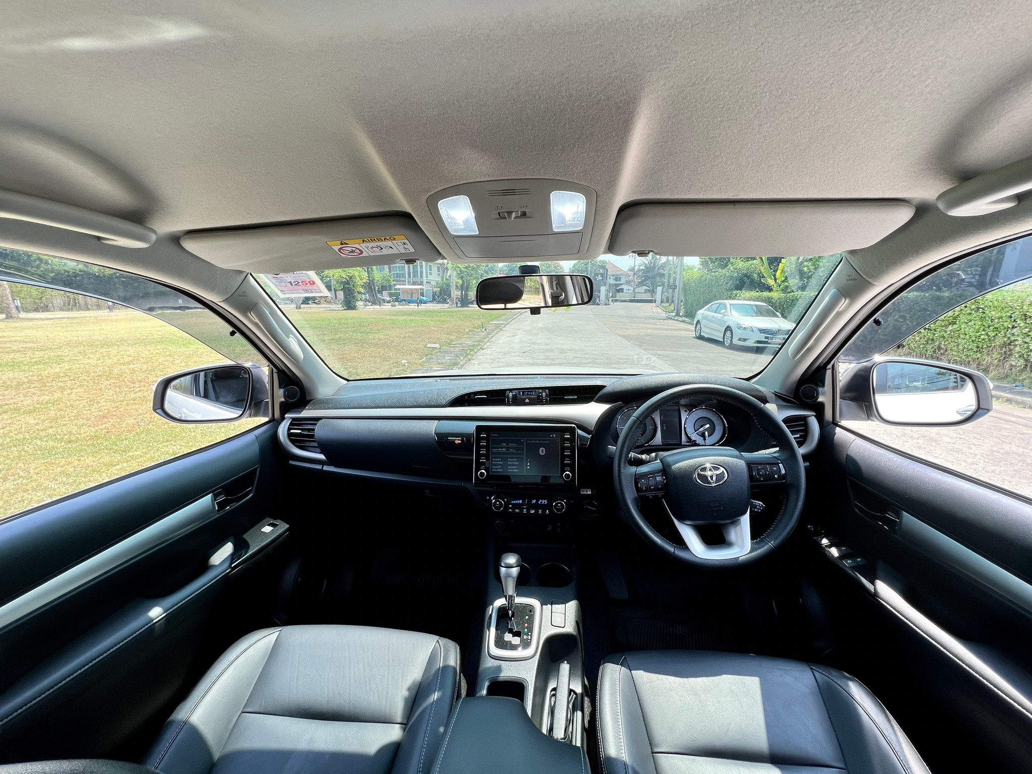 2020 Toyota Revo D-cab 2.8 a/t 4wd สีขาว (รูปที่ 7)