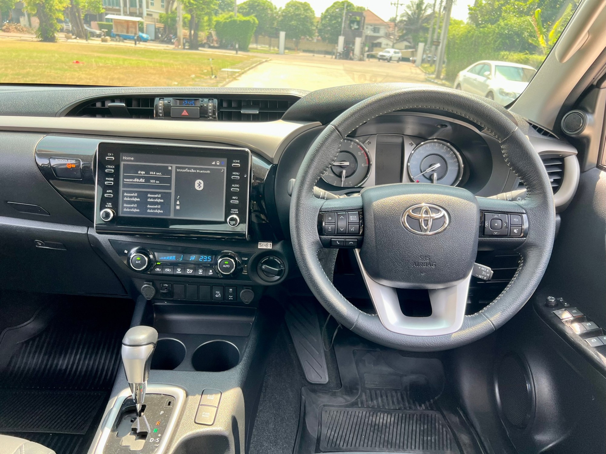 2020 Toyota Revo D-cab 2.8 a/t 4wd สีขาว (รูปที่ 4)