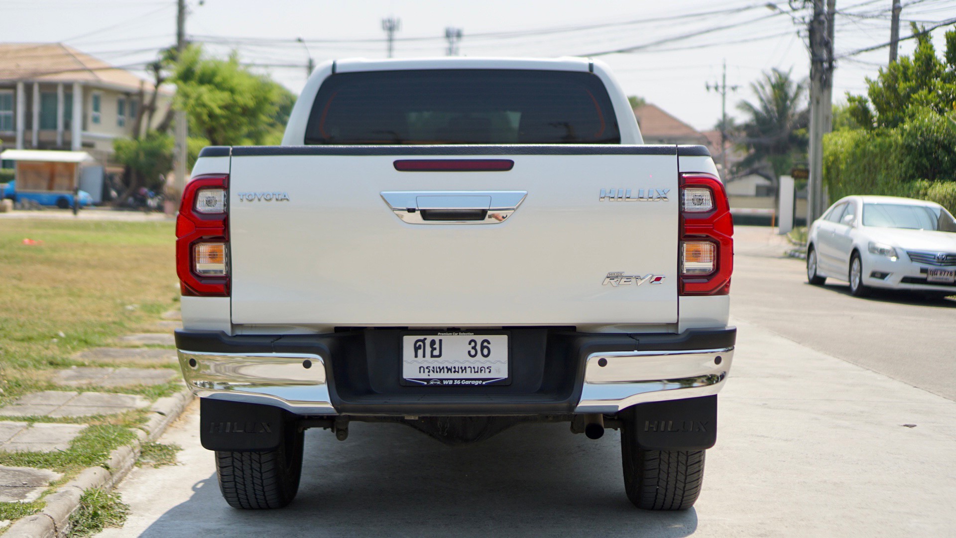 2020 Toyota Revo D-cab 2.8 a/t 4wd สีขาว (รูปที่ 8)