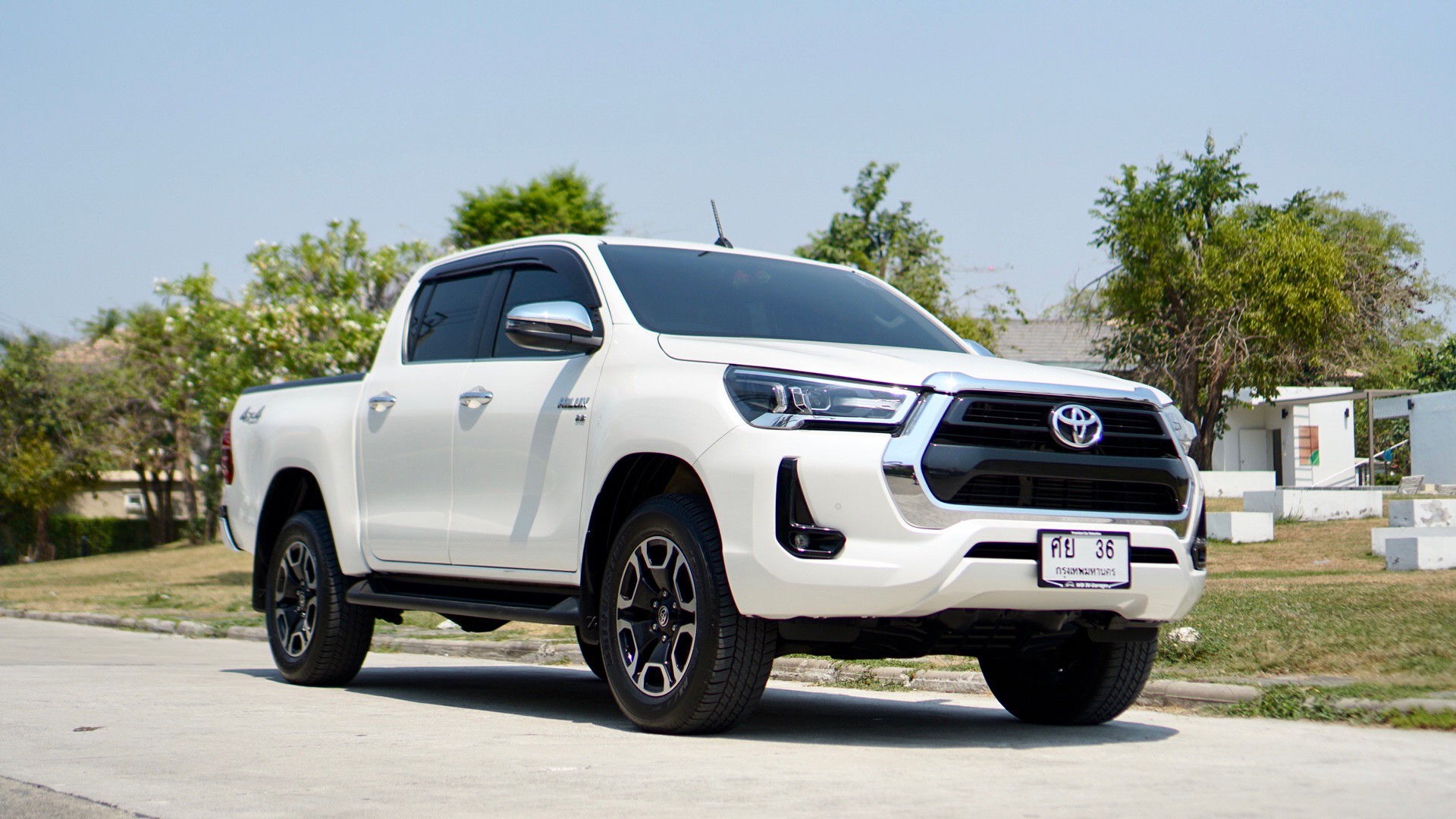 2020 Toyota Revo D-cab 2.8 a/t 4wd สีขาว