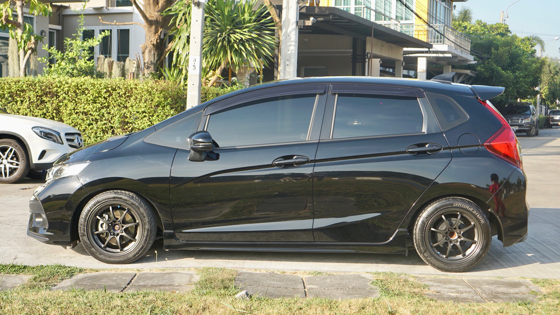 2015 Honda Jazz GK สีดำ (รูปที่ 6)