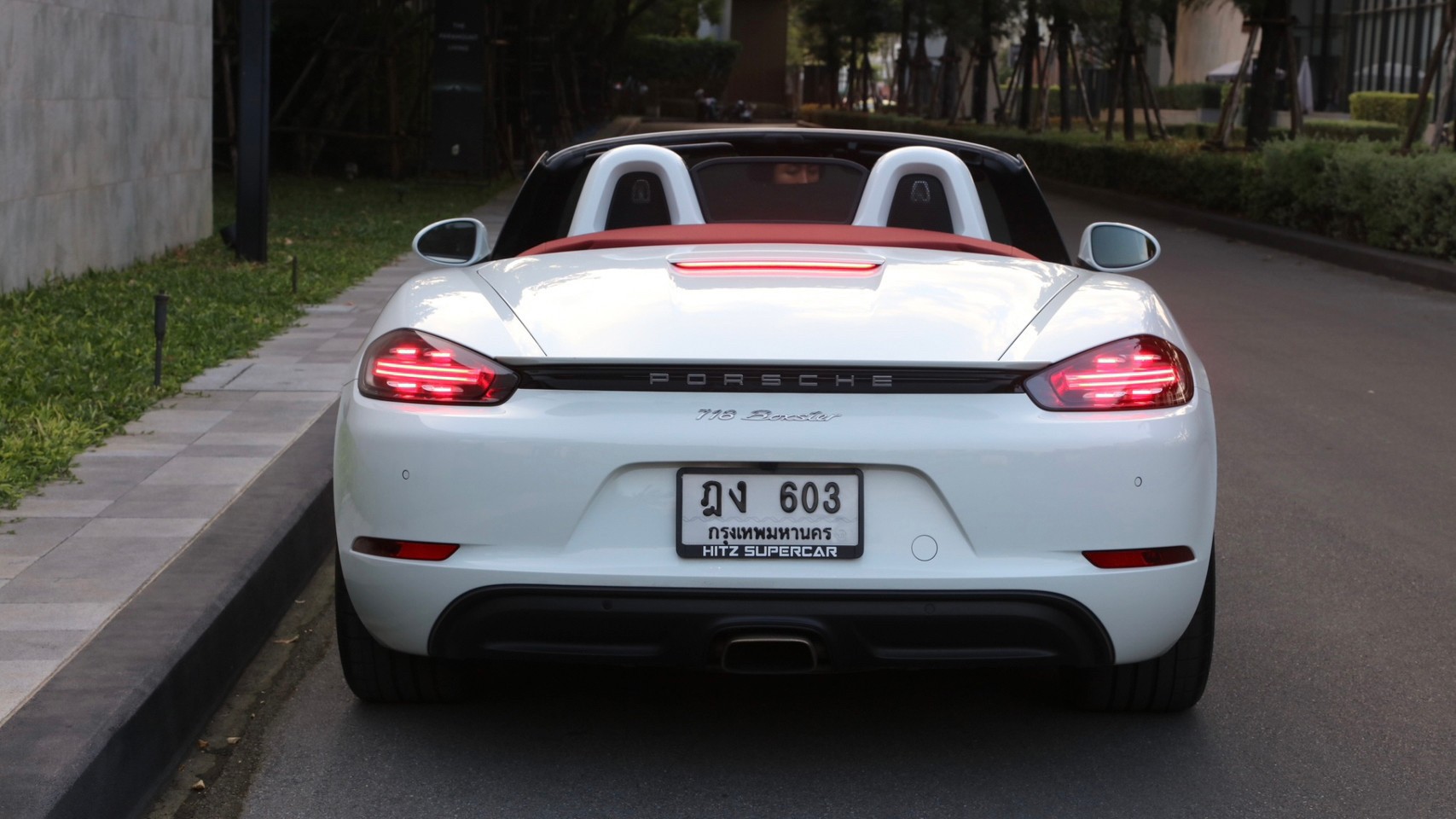 2017 Porsche 718 Boxster (Cayman) 718 Boxster สีขาว (รูปที่ 8)