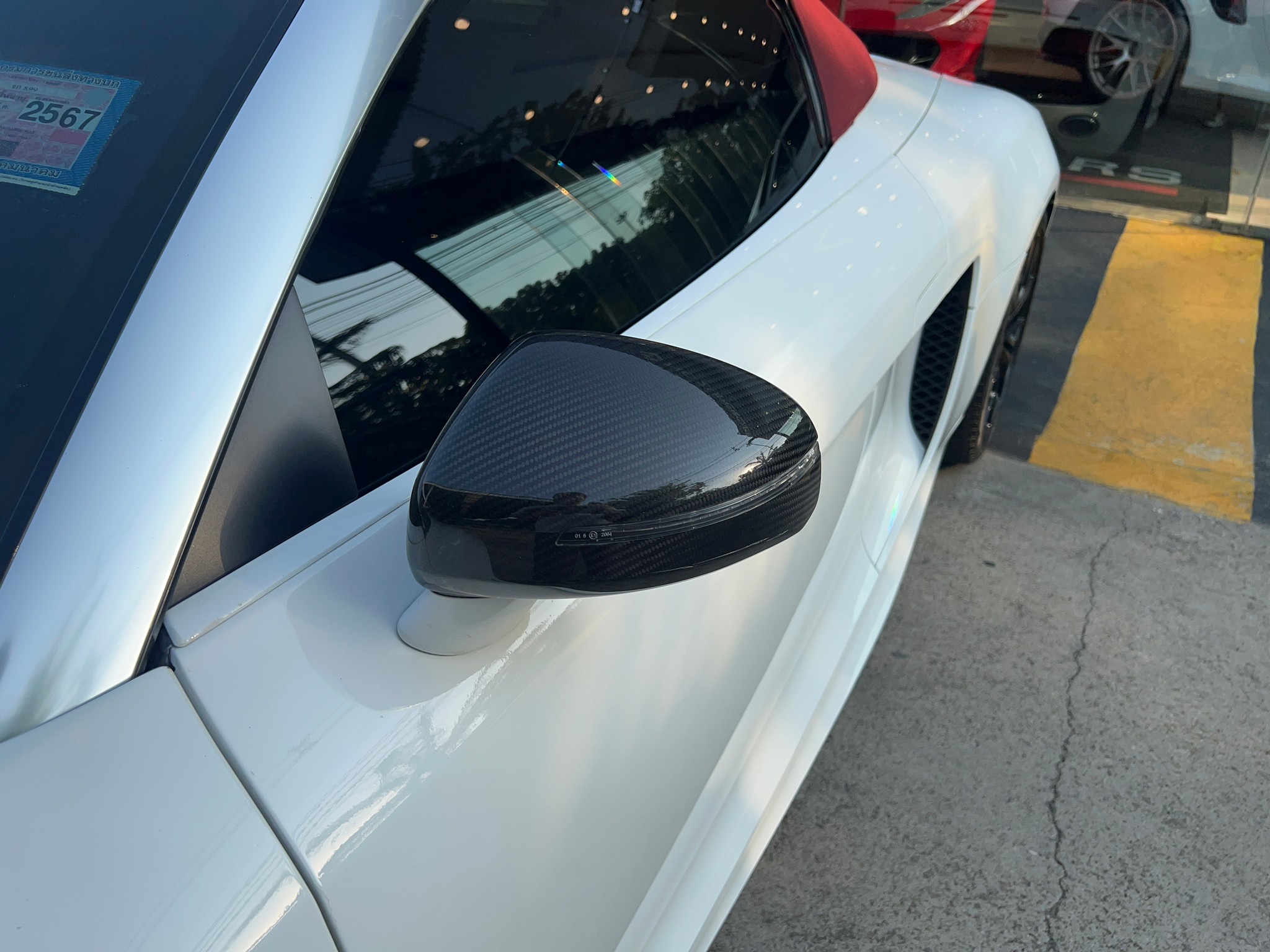 2012 Audi R8 Spyder สีขาว (รูปที่ 4)