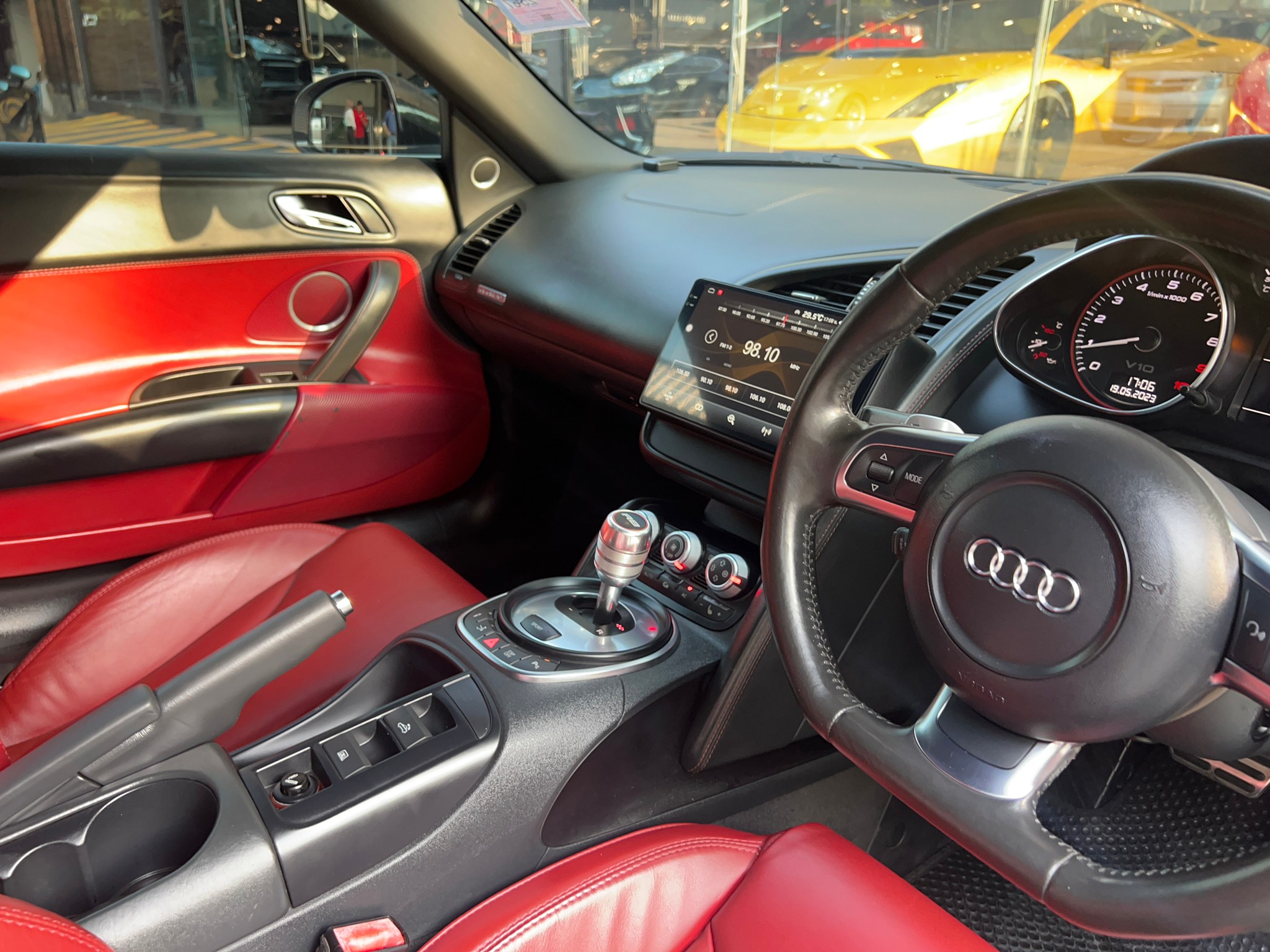 2012 Audi R8 Spyder สีขาว (รูปที่ 9)