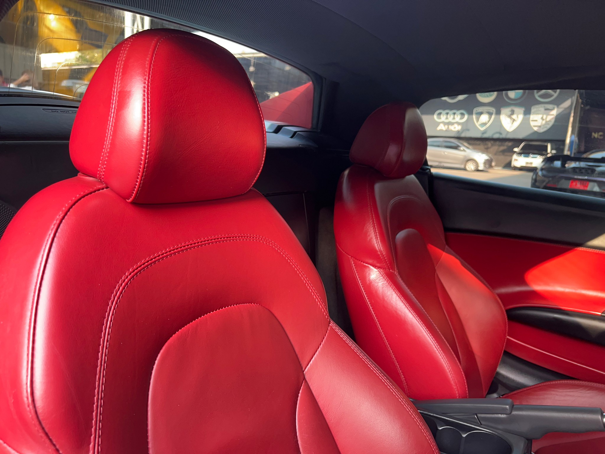 2012 Audi R8 Spyder สีขาว (รูปที่ 5)