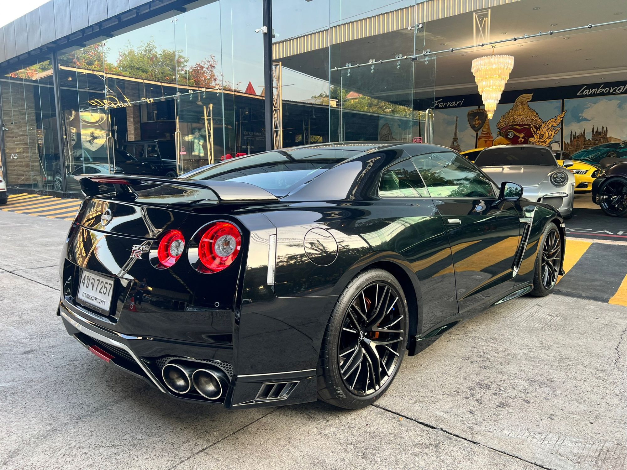 2022 Nissan GT-R (R35) สีดำ (รูปที่ 8)