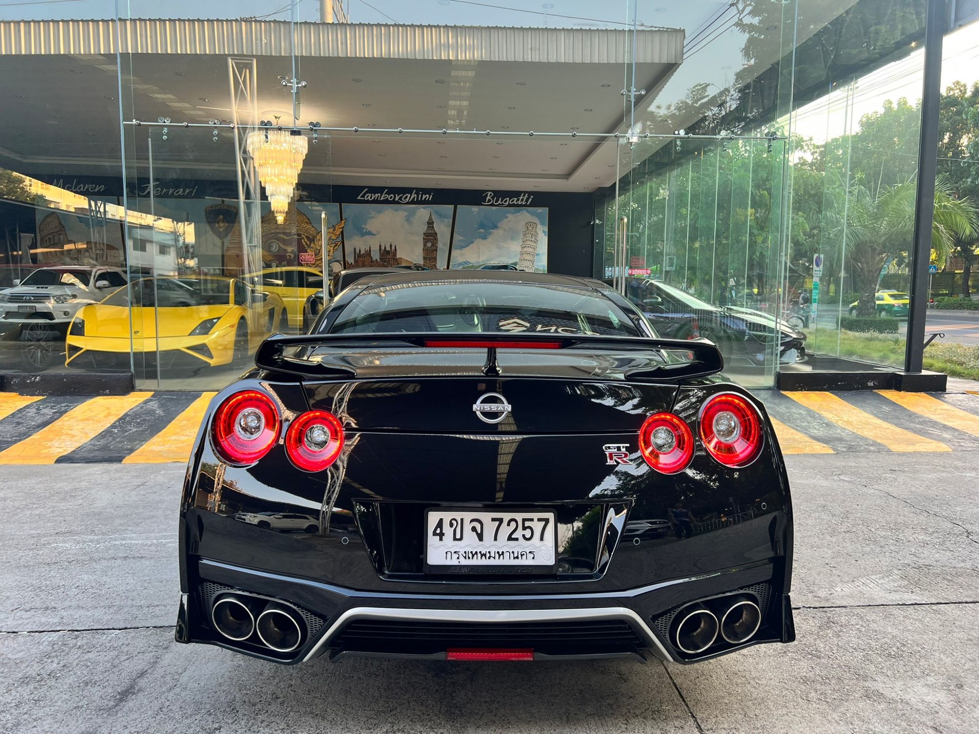 2022 Nissan GT-R (R35) สีดำ (รูปที่ 11)