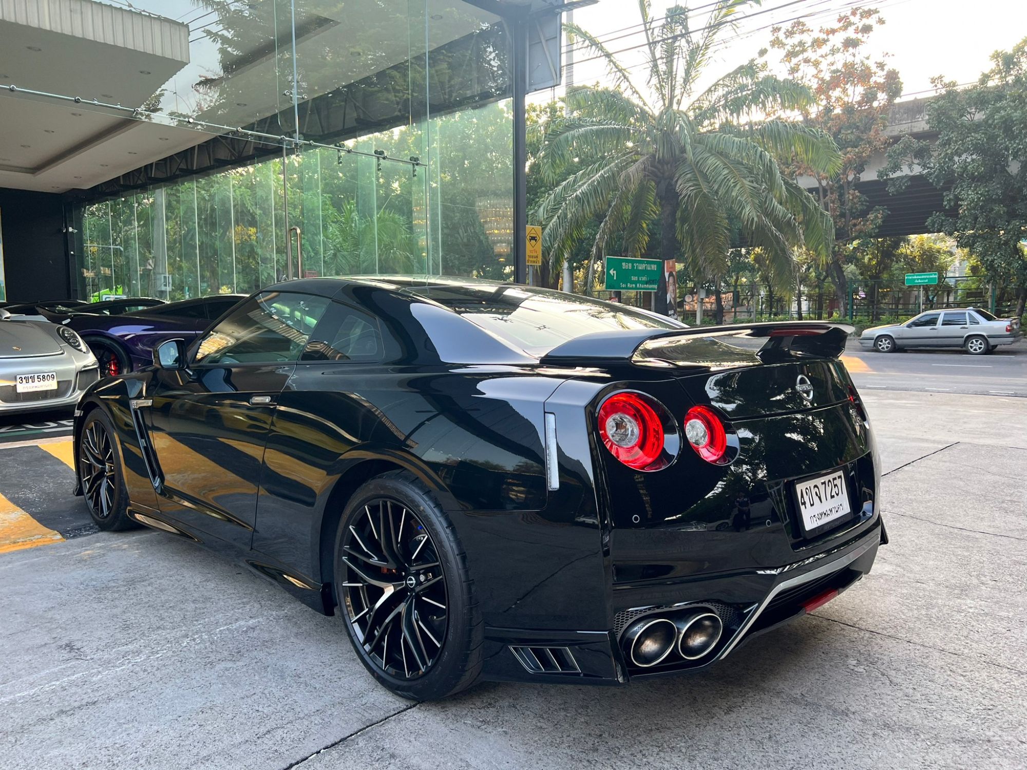 2022 Nissan GT-R (R35) สีดำ (รูปที่ 12)