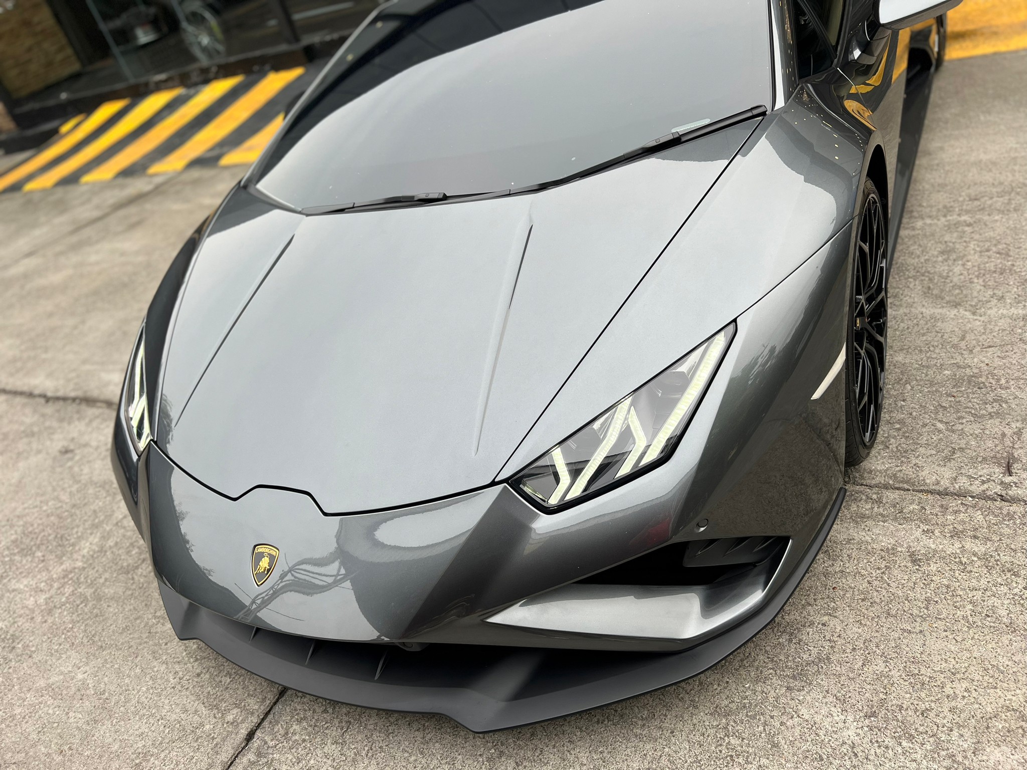2021 Lamborghini Huracan EVO RWD สีดำ (รูปที่ 12)