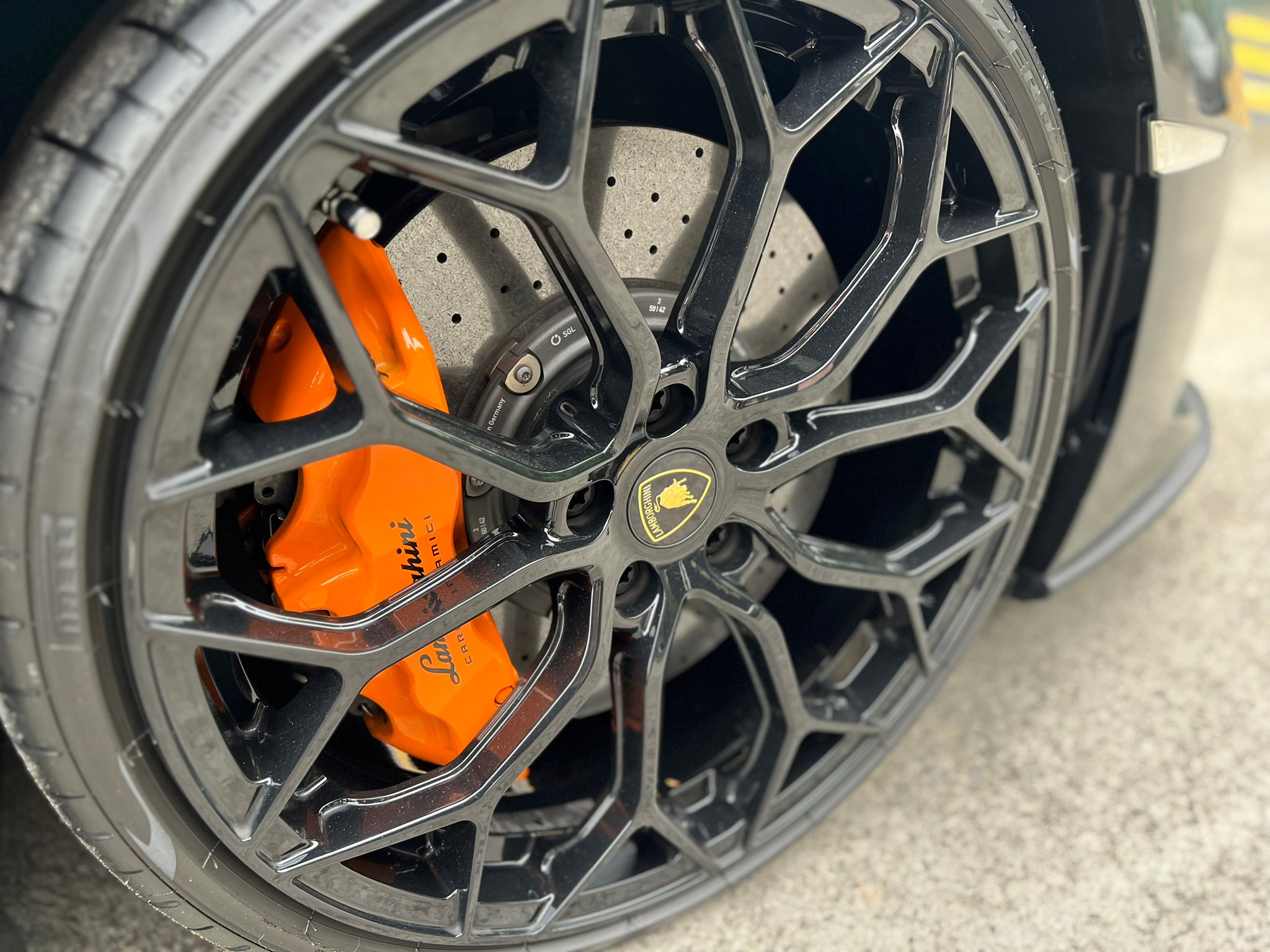 2021 Lamborghini Huracan EVO RWD สีดำ (รูปที่ 18)