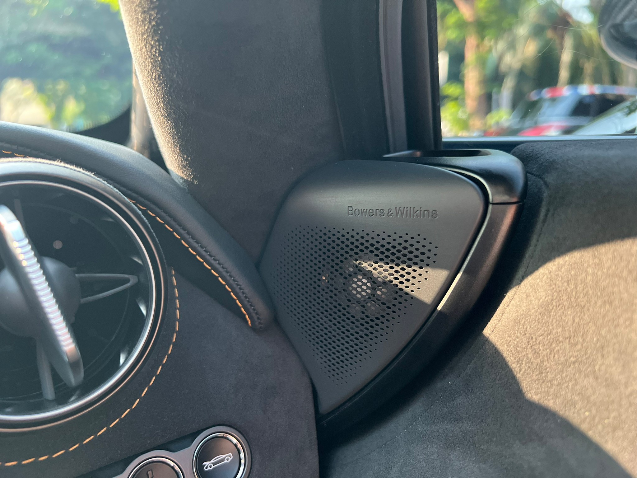 2021 McLaren 720S สีดำ (รูปที่ 10)