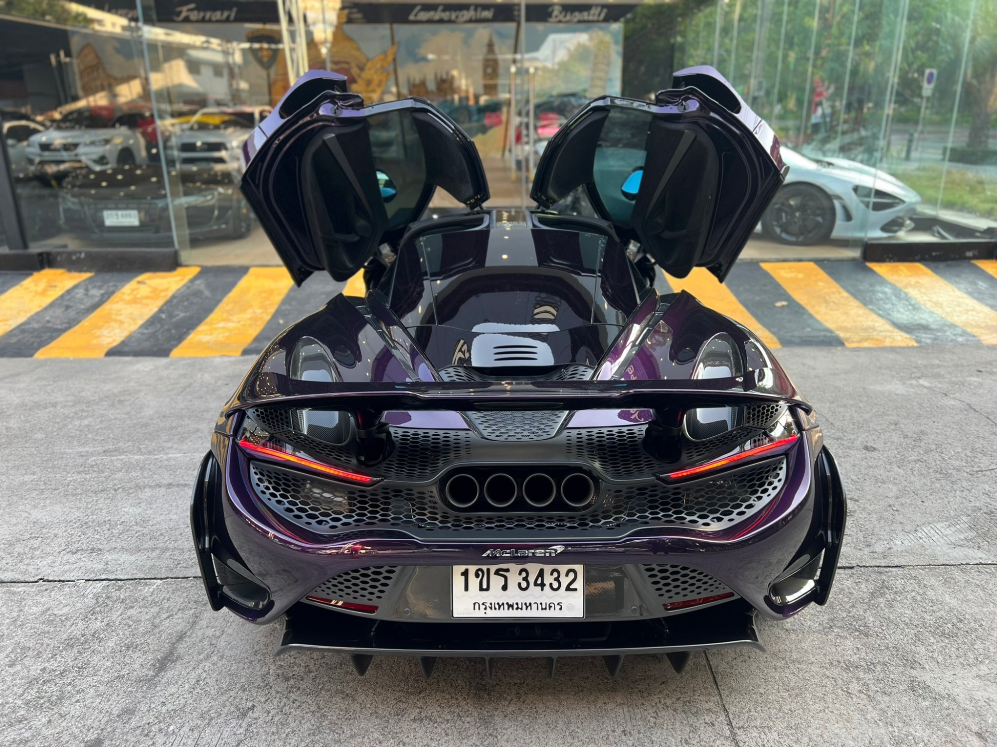 2021 McLaren 765 LT Coupe (รูปที่ 2)
