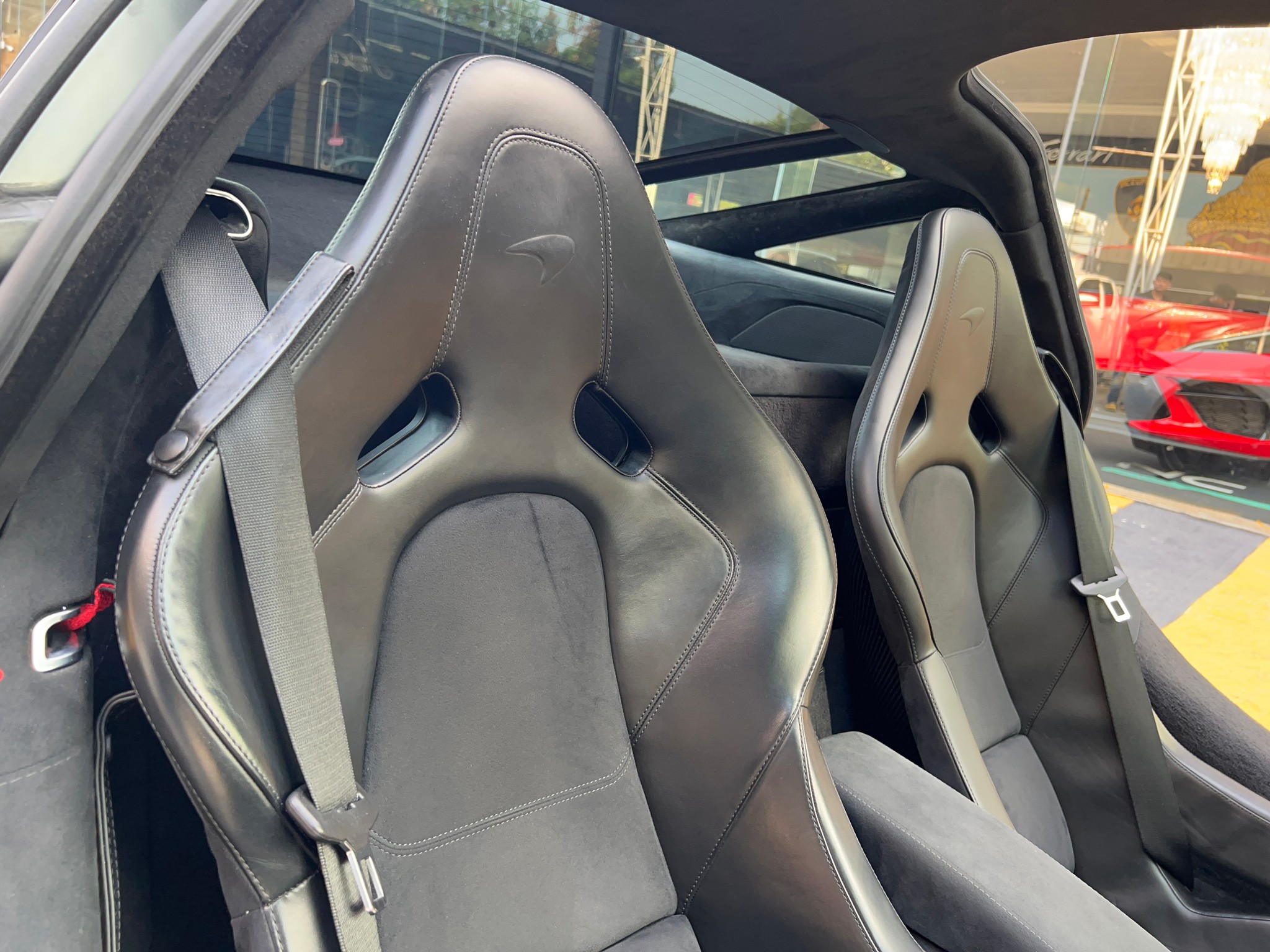 2021 McLaren 720S สีเทา (รูปที่ 14)