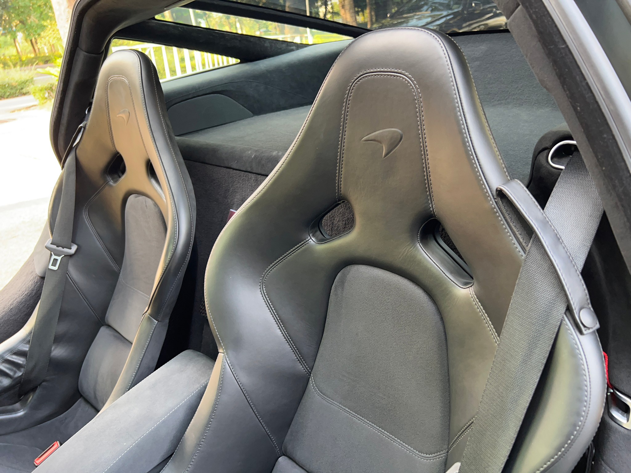 2021 McLaren 720S สีเทา (รูปที่ 9)