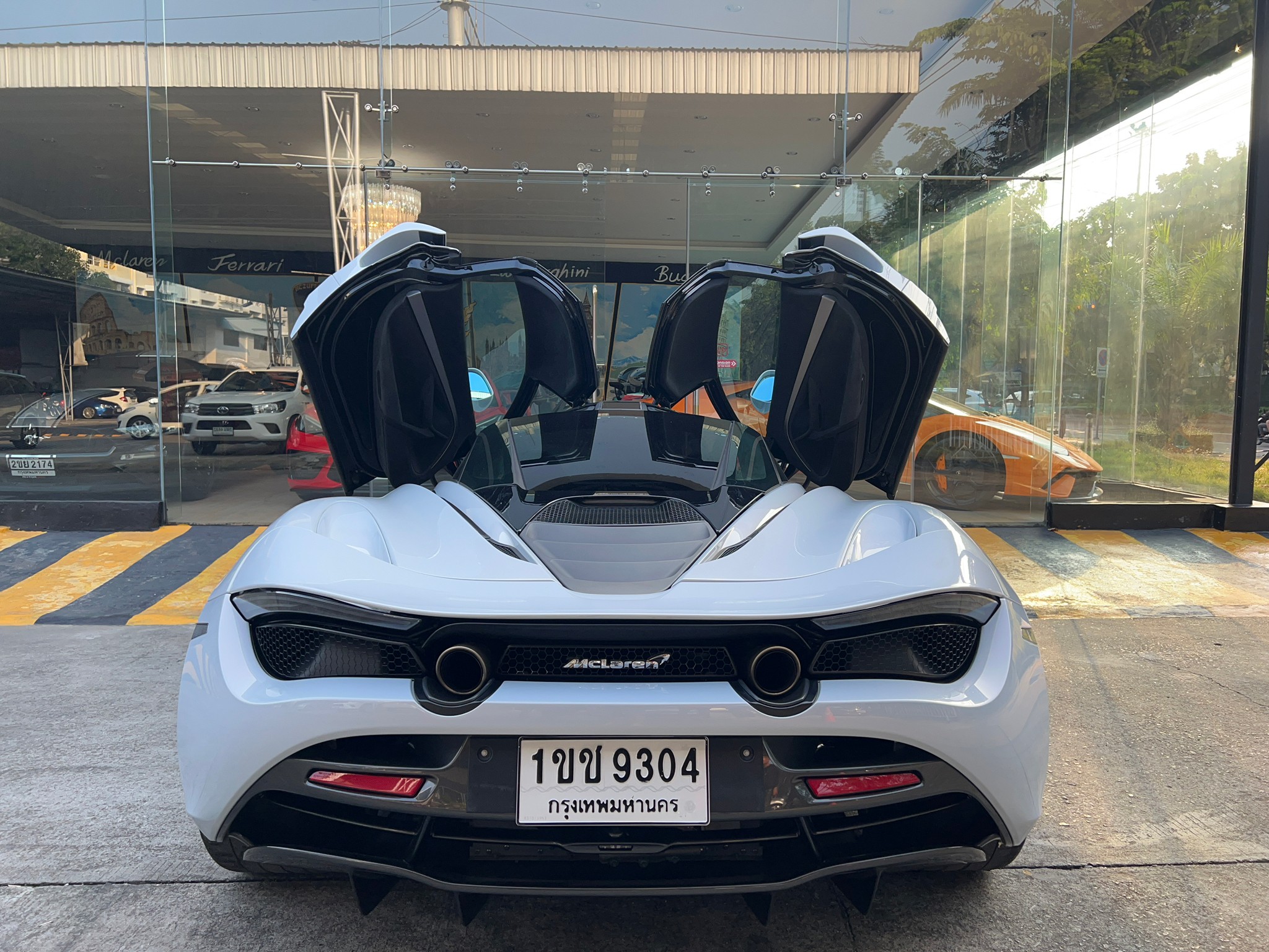 2021 McLaren 720S สีเทา