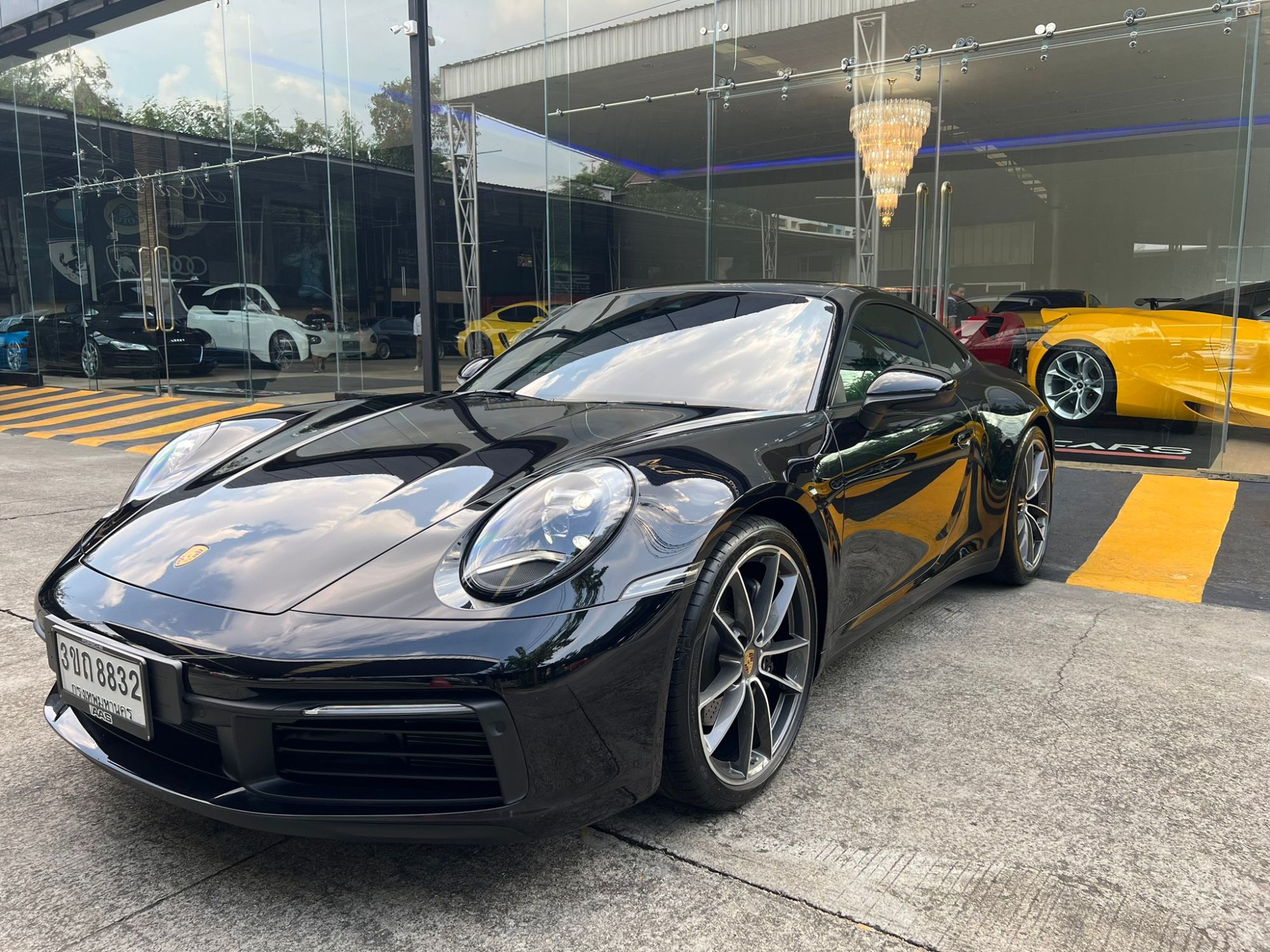 2021 Porsche Carrera 992 สีดำ (รูปที่ 16)
