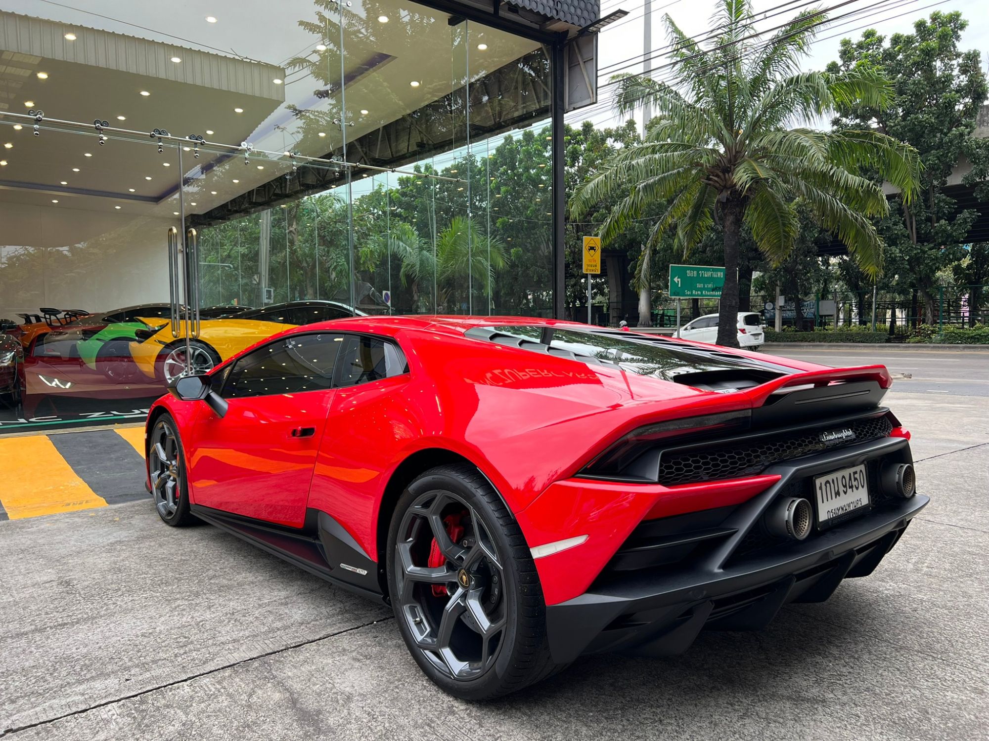 2020 Lamborghini Huracan EVO สีแดง (รูปที่ 18)