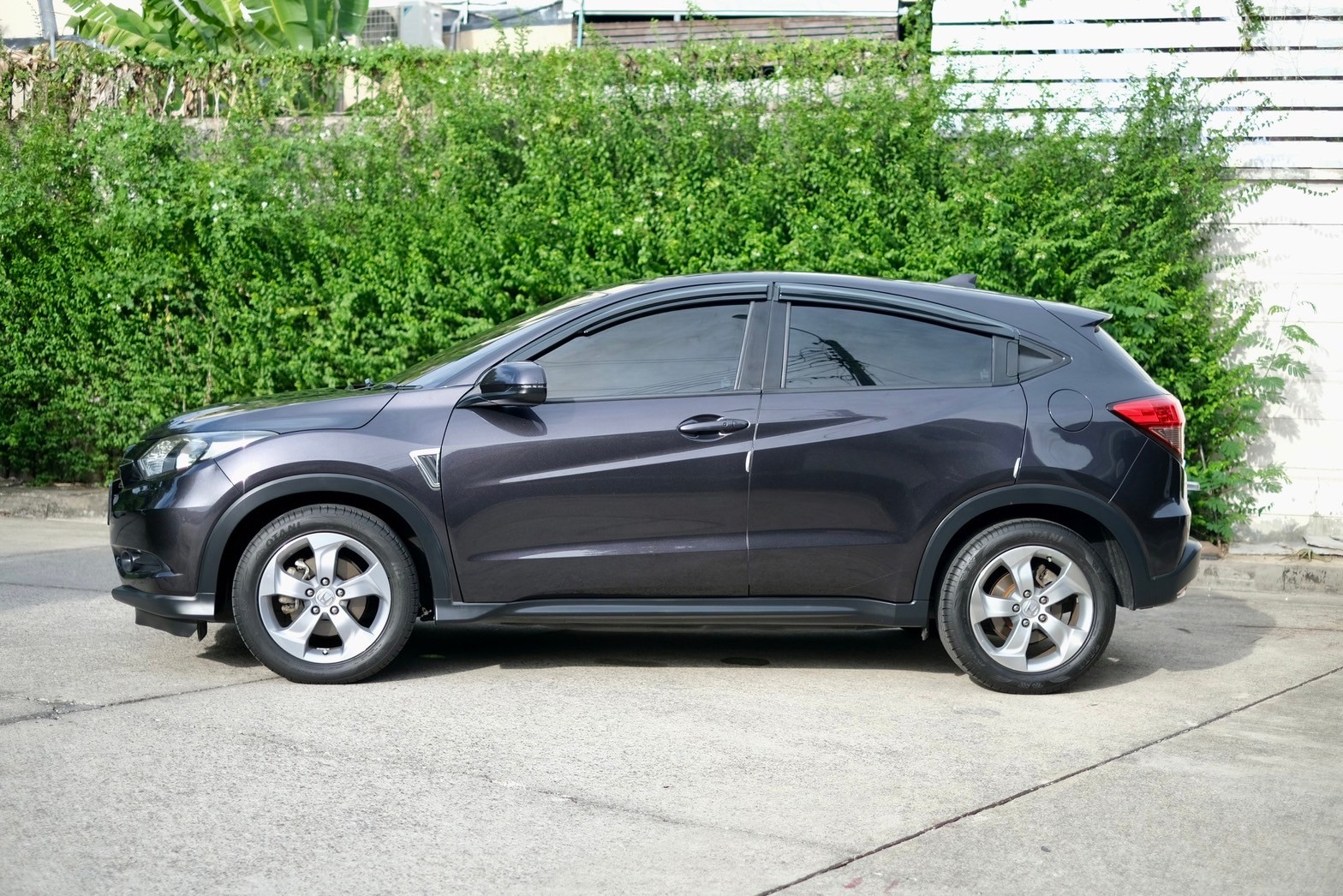 Honda HR-V 1.8E ปี2015 สีเทา ออโต้ เบนซิน ปรับราคา (รูปที่ 2)