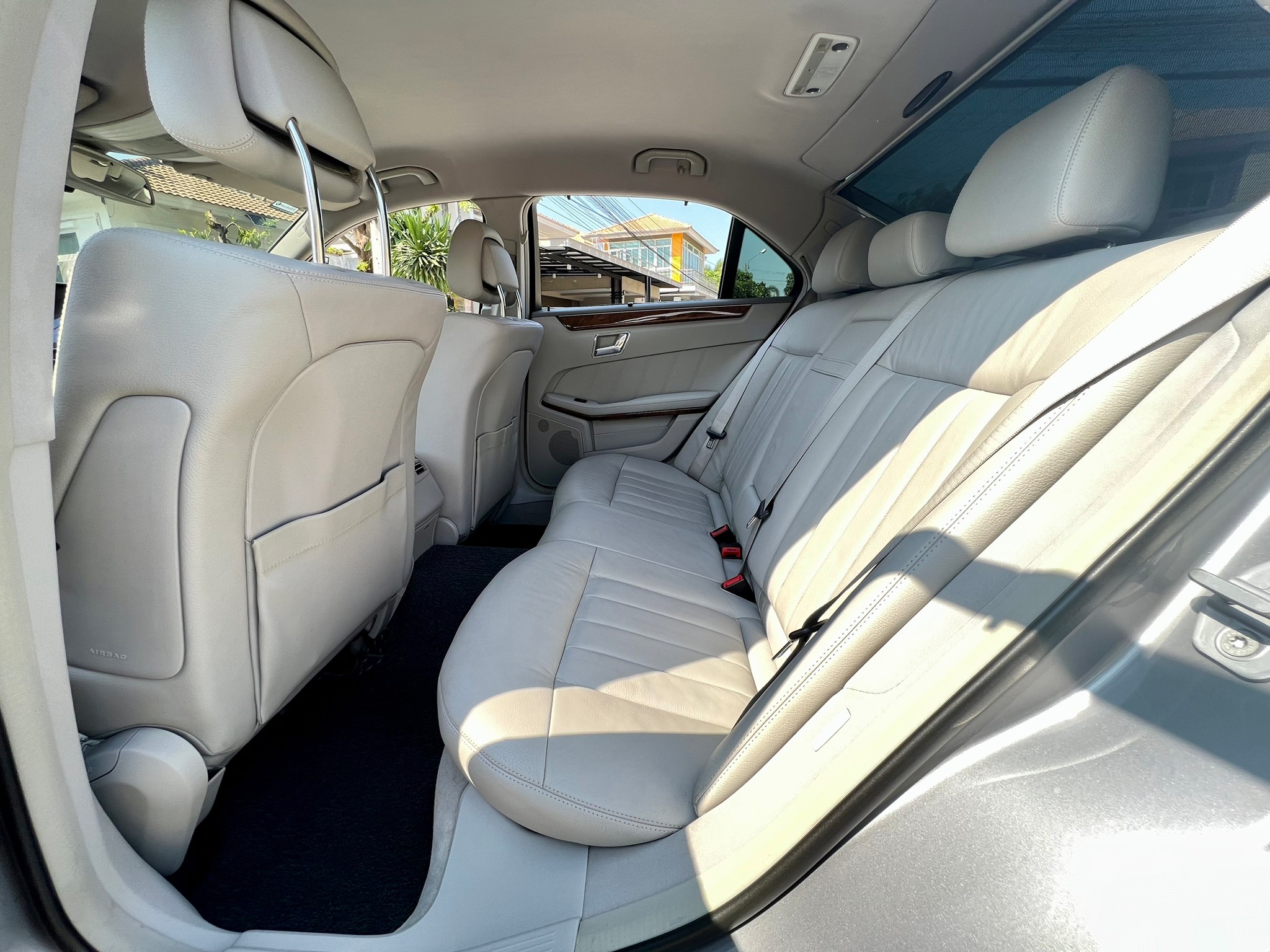 2010 Mercedes-Benz E-Class W212 E200 สีเทา (รูปที่ 11)