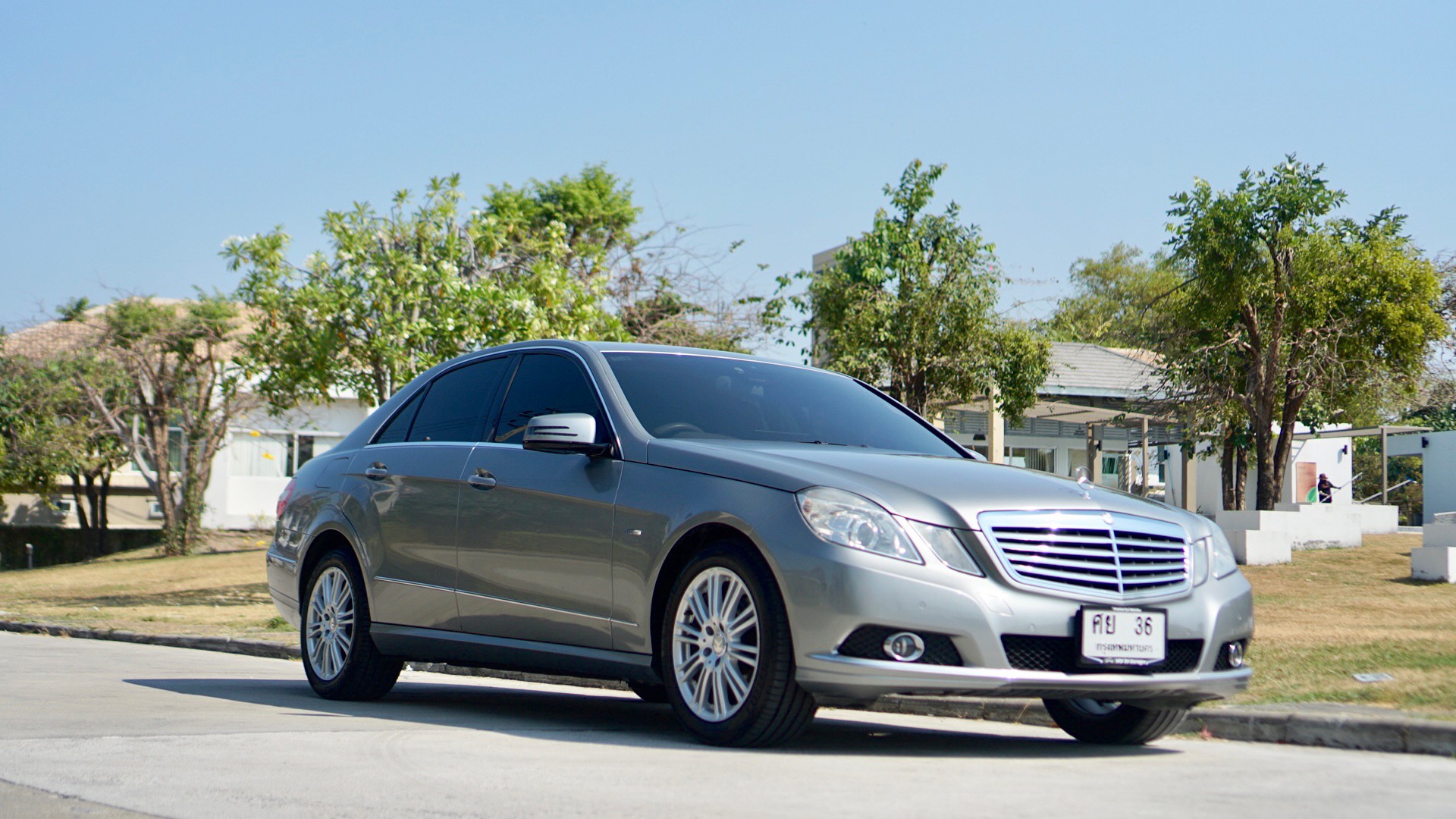 2010 Mercedes-Benz E-Class W212 E200 สีเทา (รูปที่ 18)