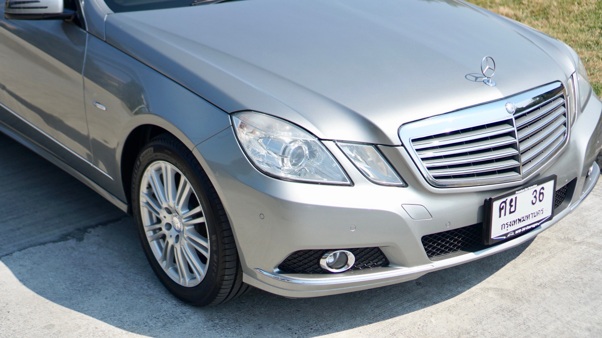 2010 Mercedes-Benz E-Class W212 E200 สีเทา (รูปที่ 17)