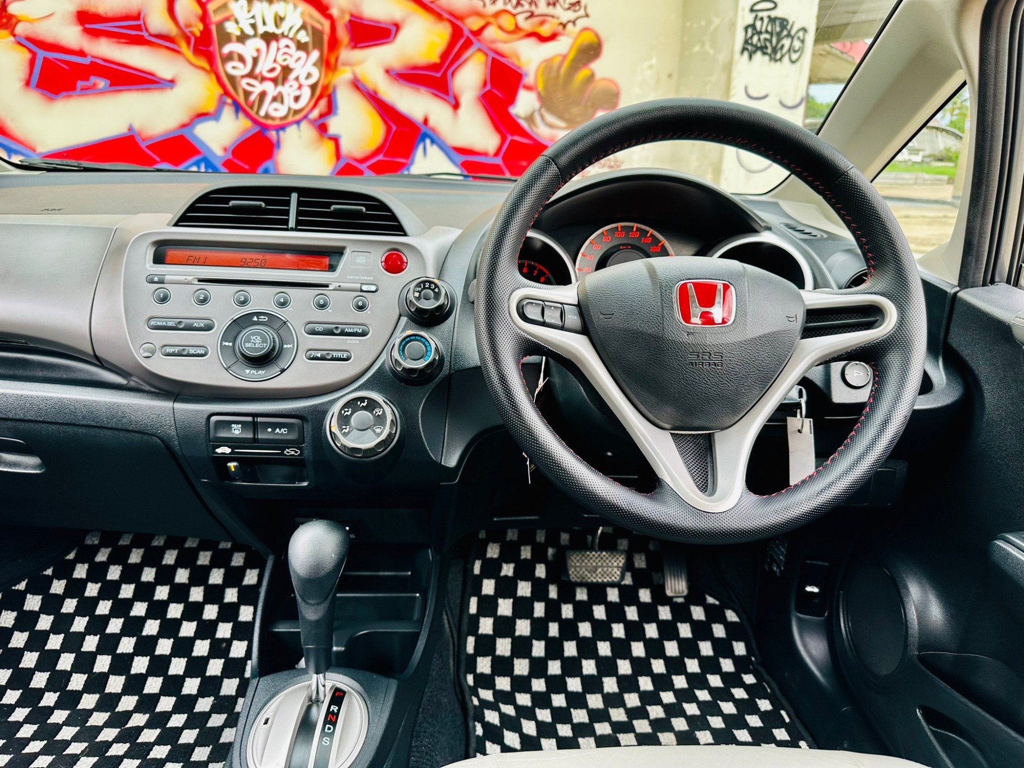 2013 Honda Jazz GE สีดำ (รูปที่ 13)