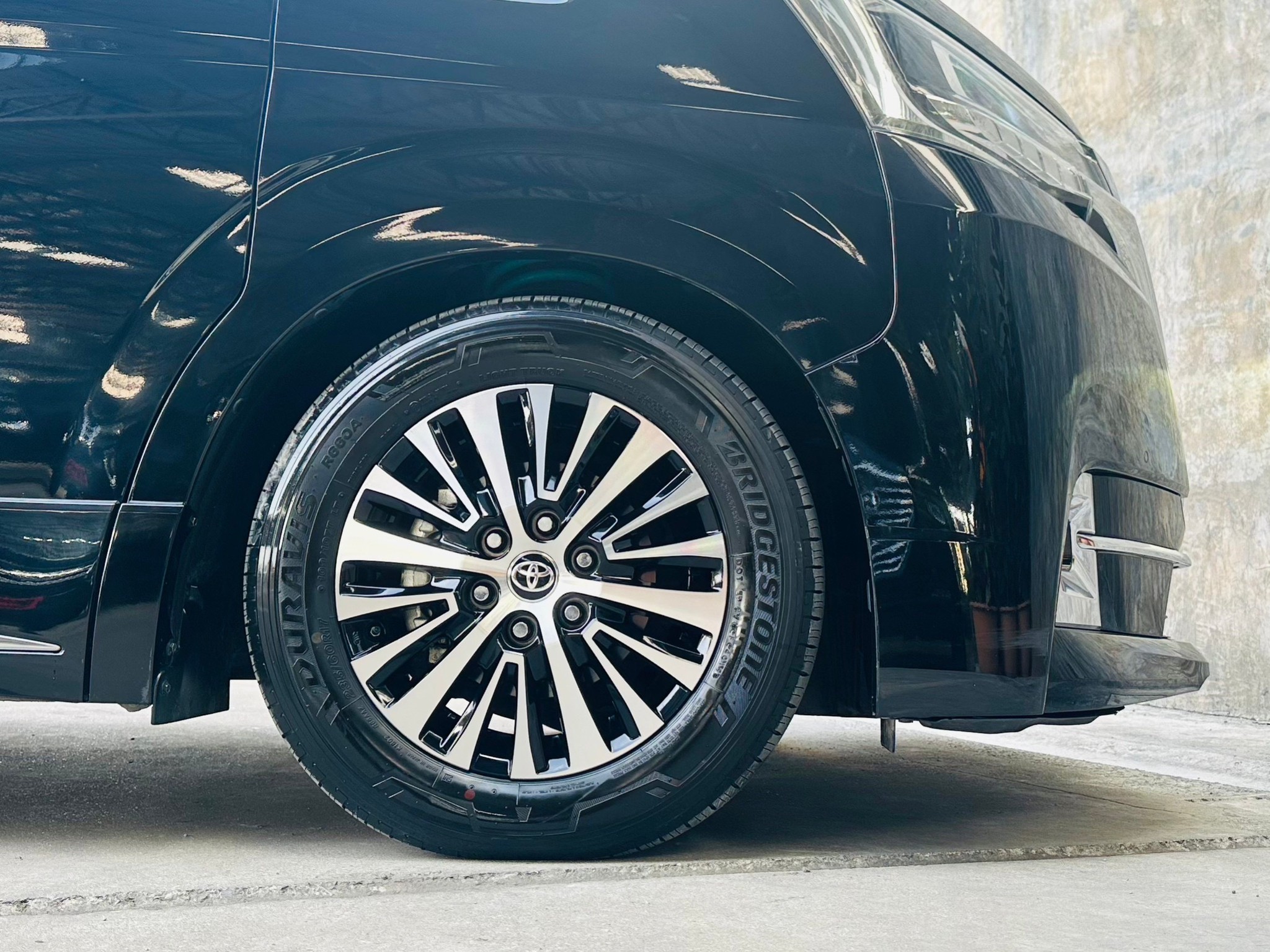 2020 Toyota Vellfire สีดำ (รูปที่ 13)