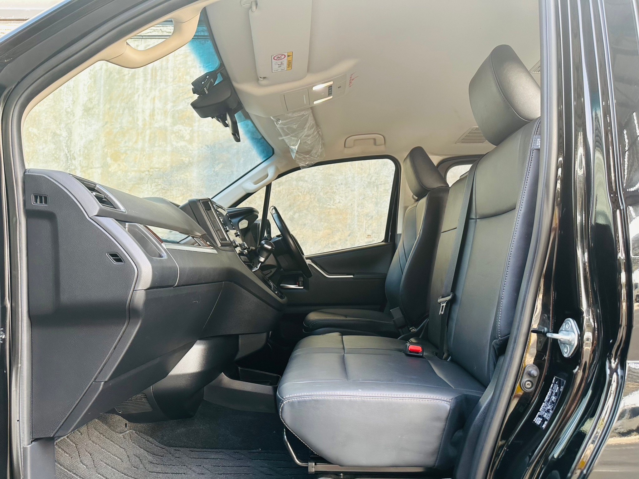 2020 Toyota Vellfire สีดำ (รูปที่ 8)