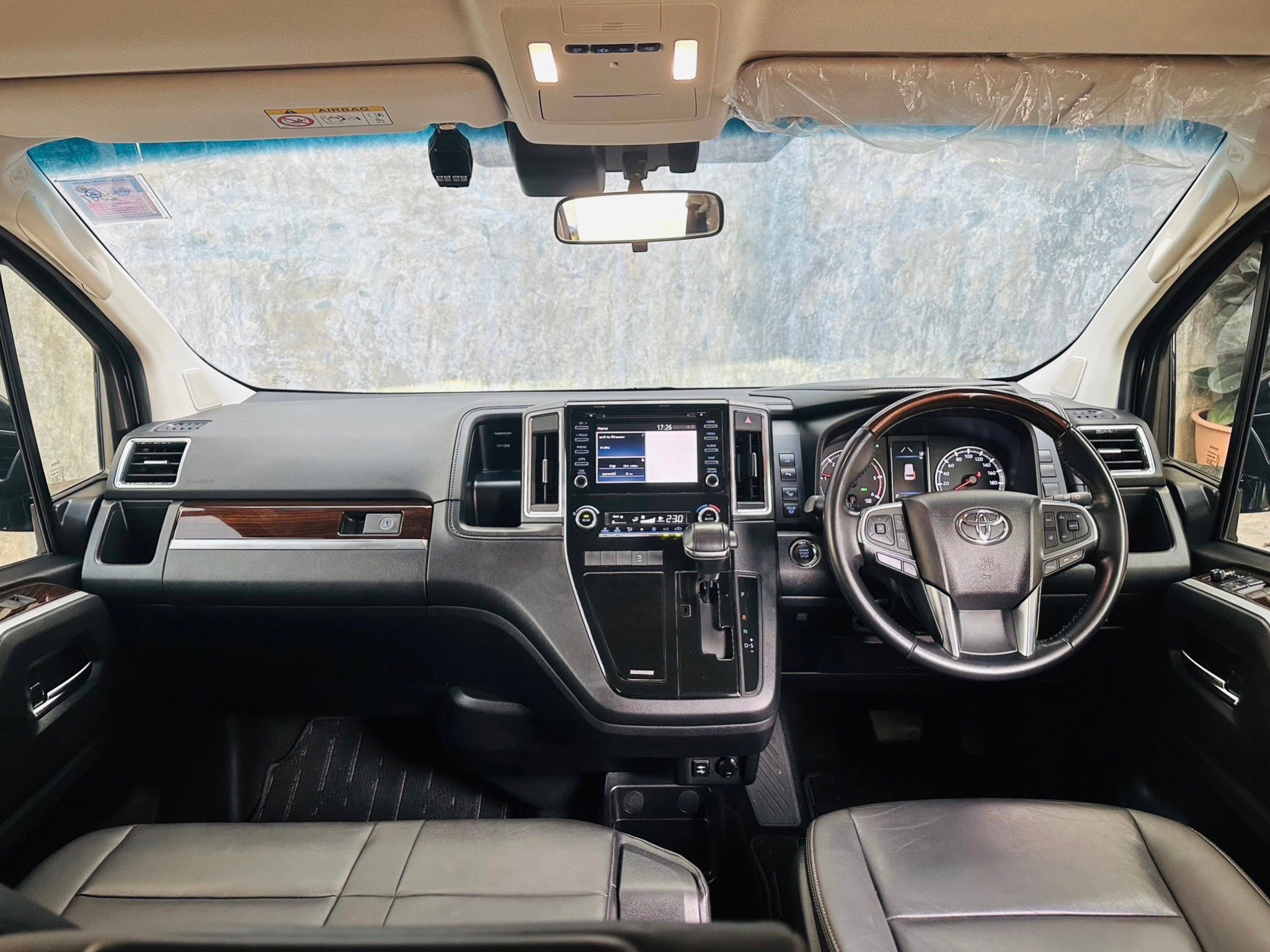 2020 Toyota Vellfire สีดำ (รูปที่ 3)