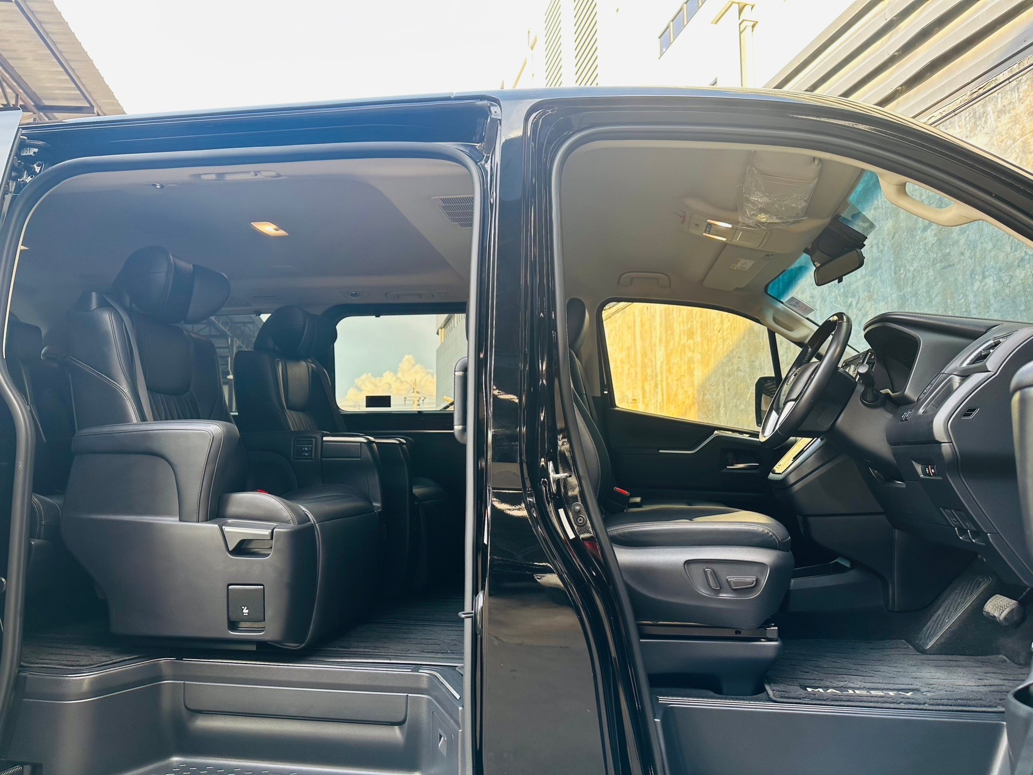 2020 Toyota Vellfire สีดำ (รูปที่ 11)