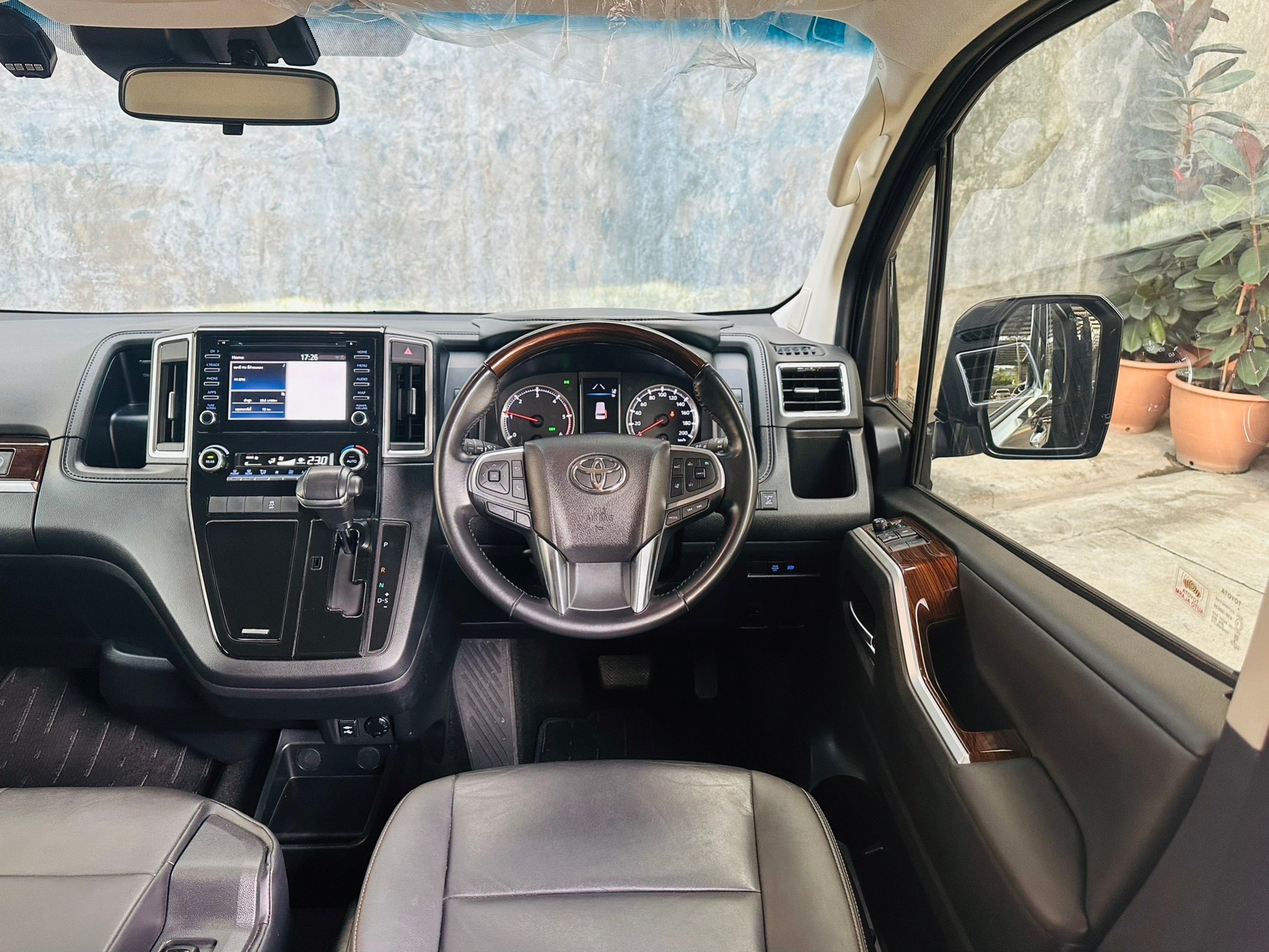 2020 Toyota Vellfire สีดำ (รูปที่ 4)