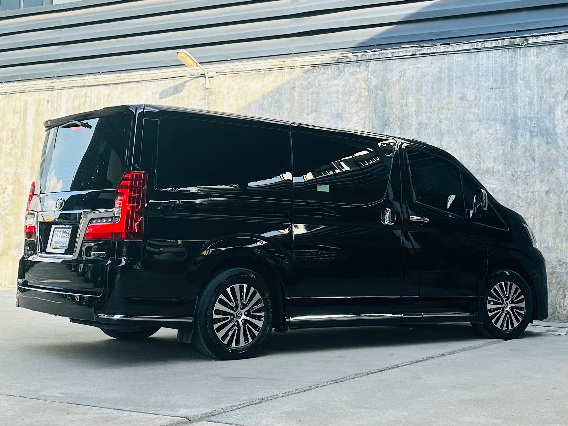 2020 Toyota Vellfire สีดำ (รูปที่ 16)