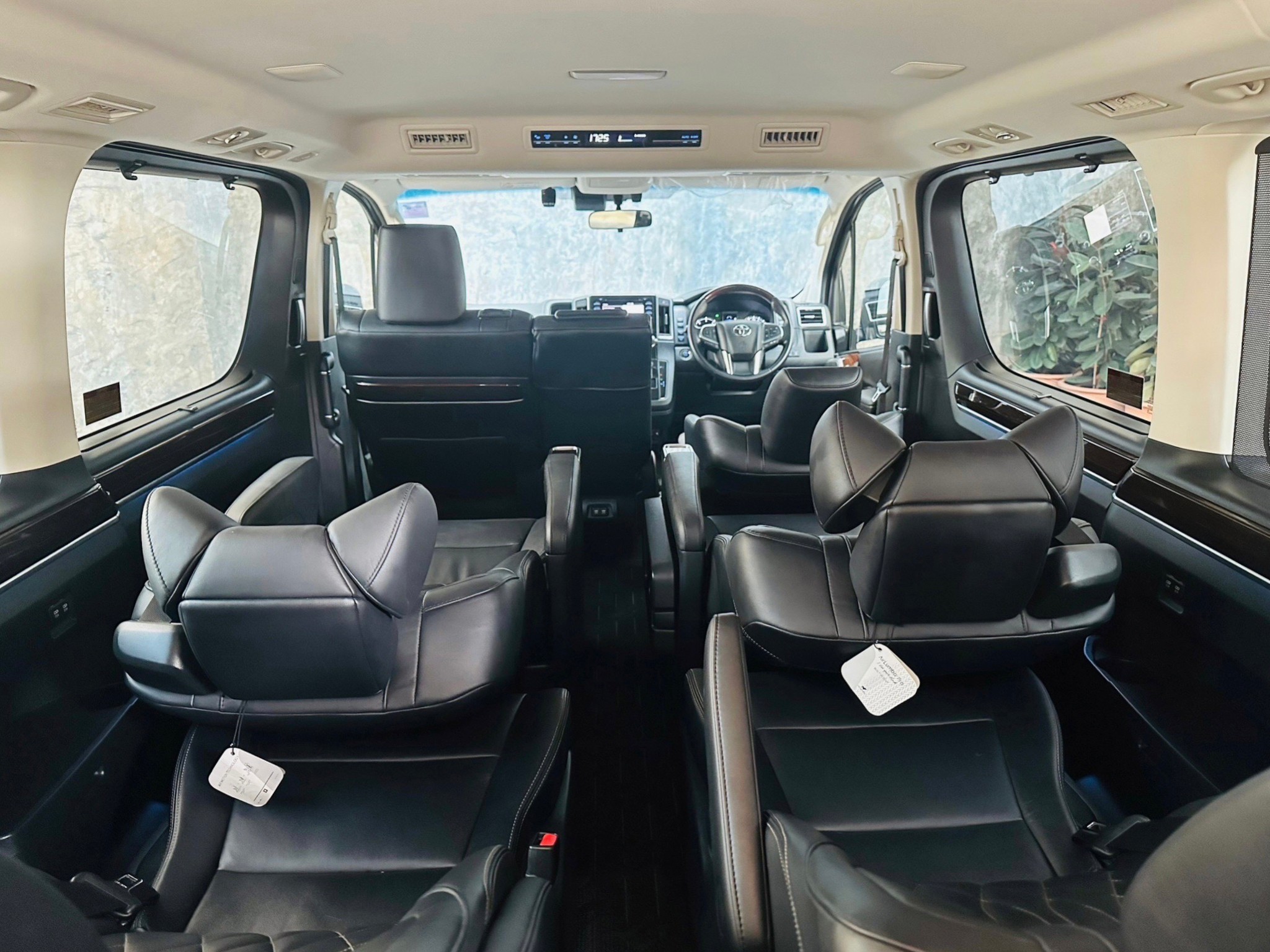 2020 Toyota Vellfire สีดำ (รูปที่ 15)